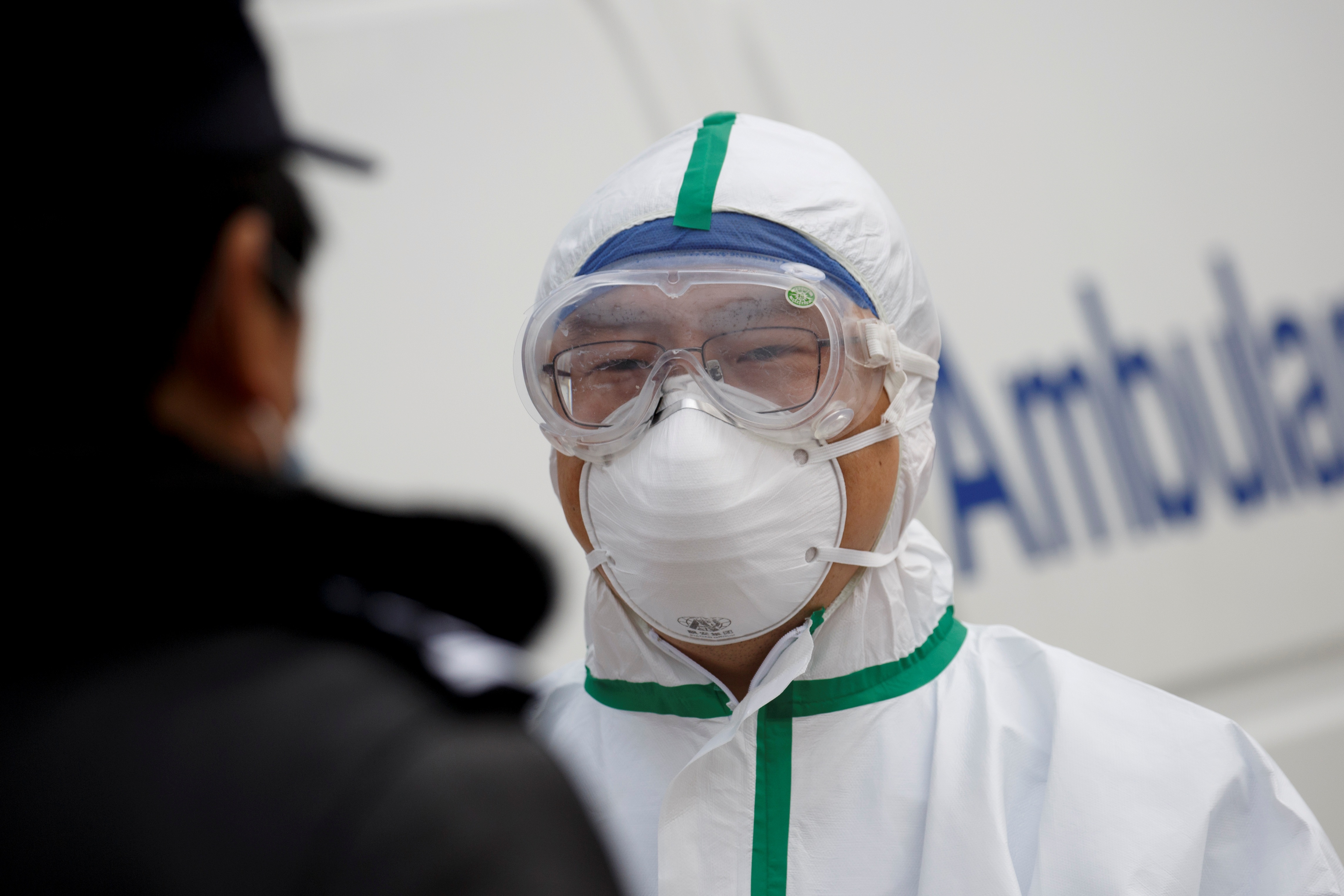Las recomendaciones iniciales se hicieron para no crear desabasto para los médicos que tratarían con la enfermedad (Foto: REUTERS/Thomas Peter)