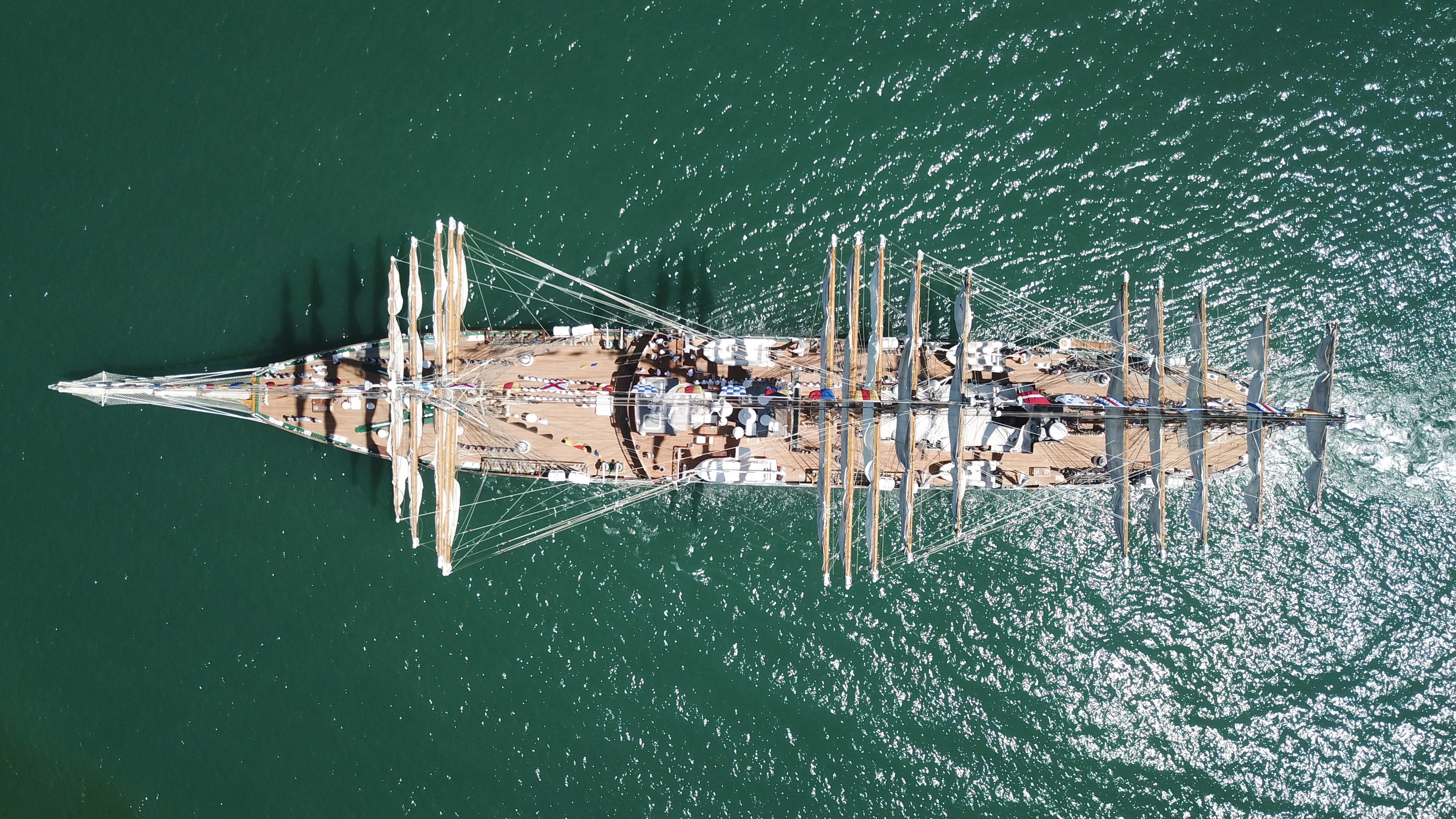 La fragata Libertad fue construida en el Astillero Río Santiago. Es un buque de vela con gavias dobles y tres palos cruzados (trinquete, mayor y mesana)