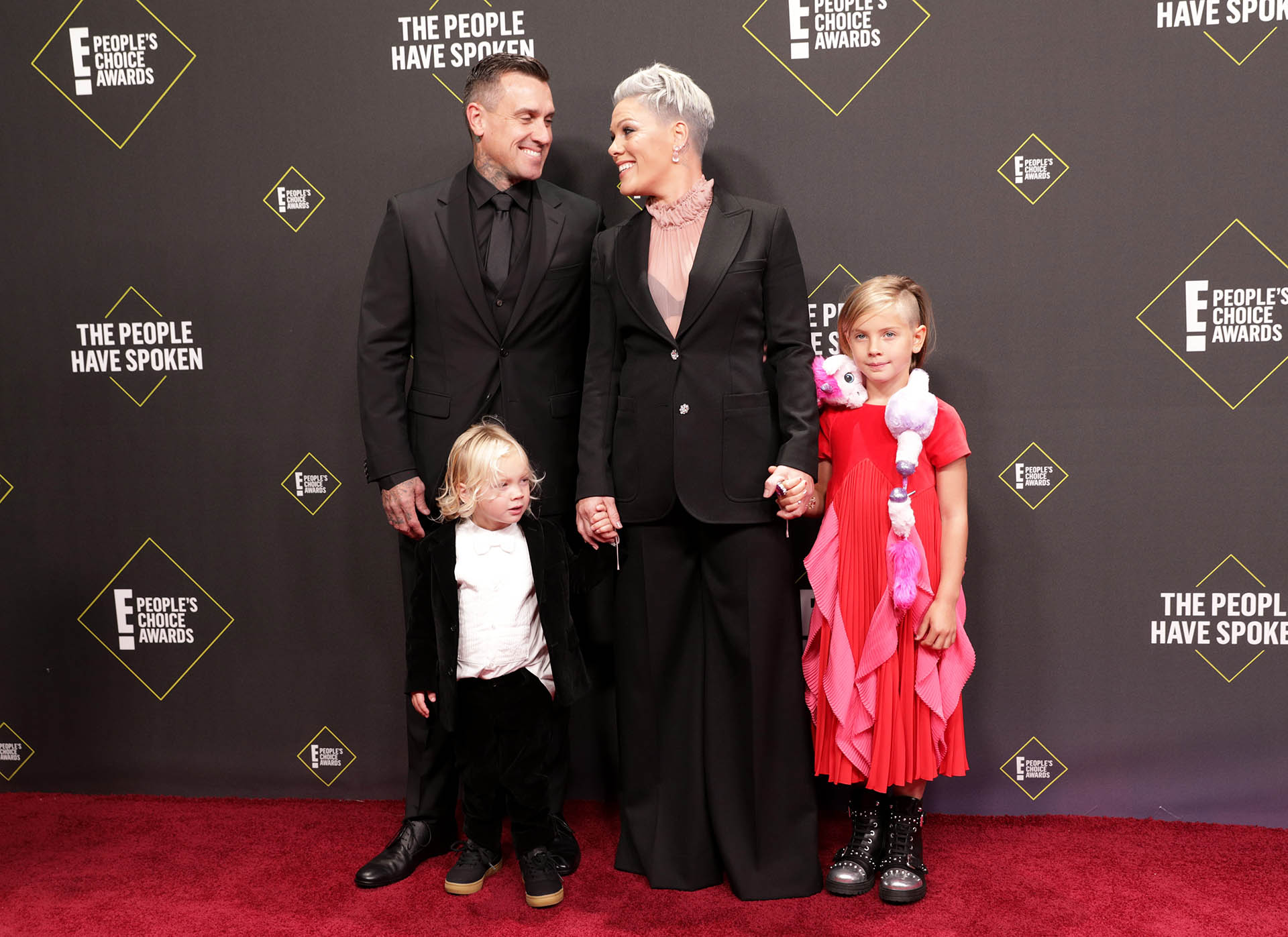 Carey Hart y Pink con sus hijos
