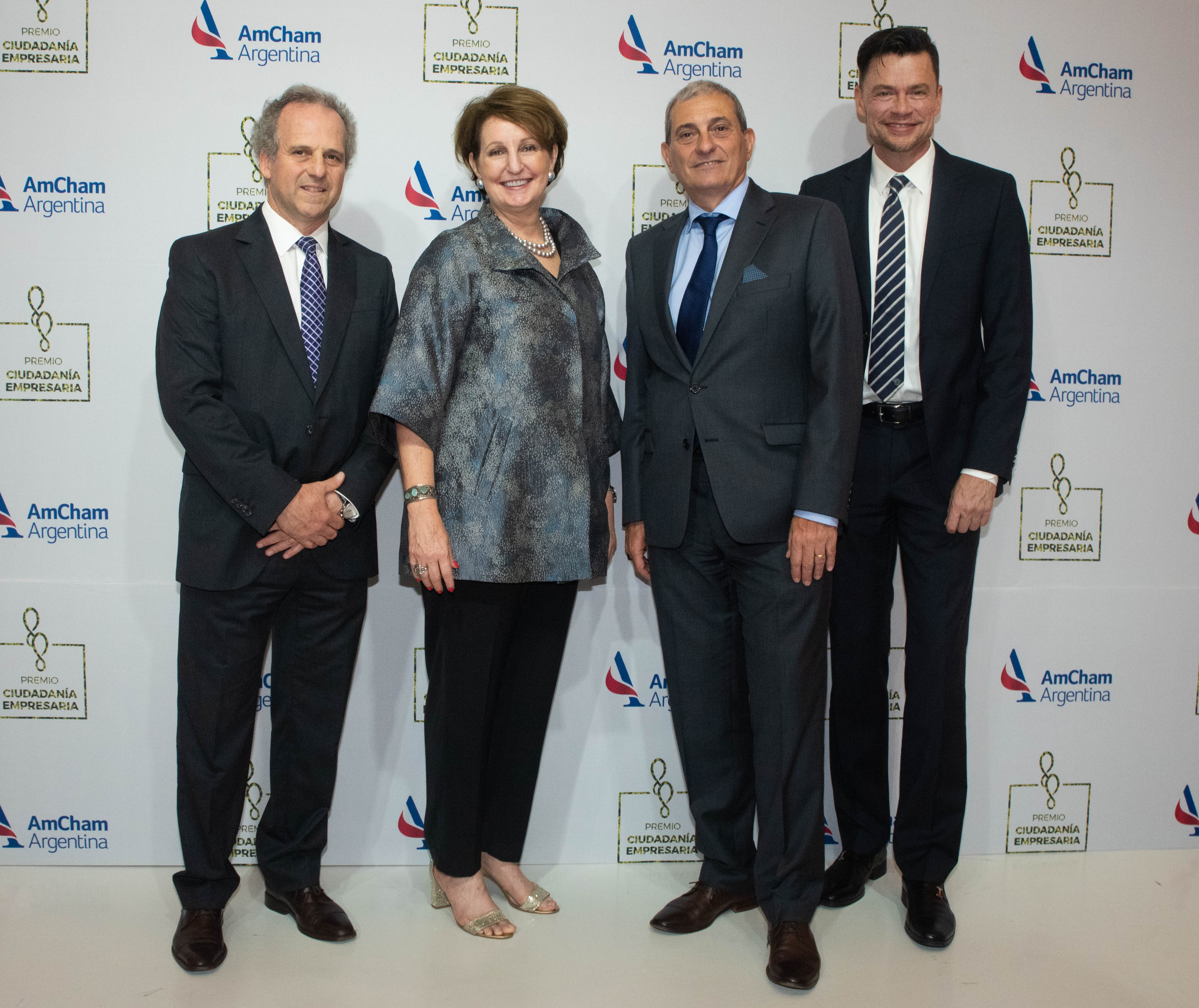 Roberto Alexander y Alejandro Díaz junto a Mary Kay Carlson, Ministra Consejera de la Embajada de los Estados Unidos en Argentina, y Rick de Lambert, Consejero Comercial de la Embajada de los Estados Unidos en Argentina