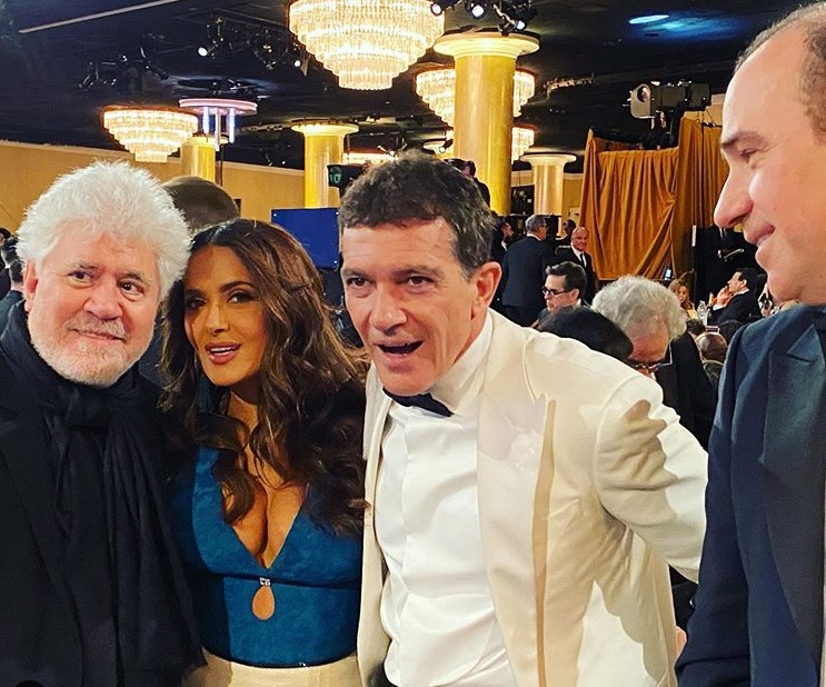 Salma junto a Almodóvar y Antonio Banderas (IG: salmahayek)
