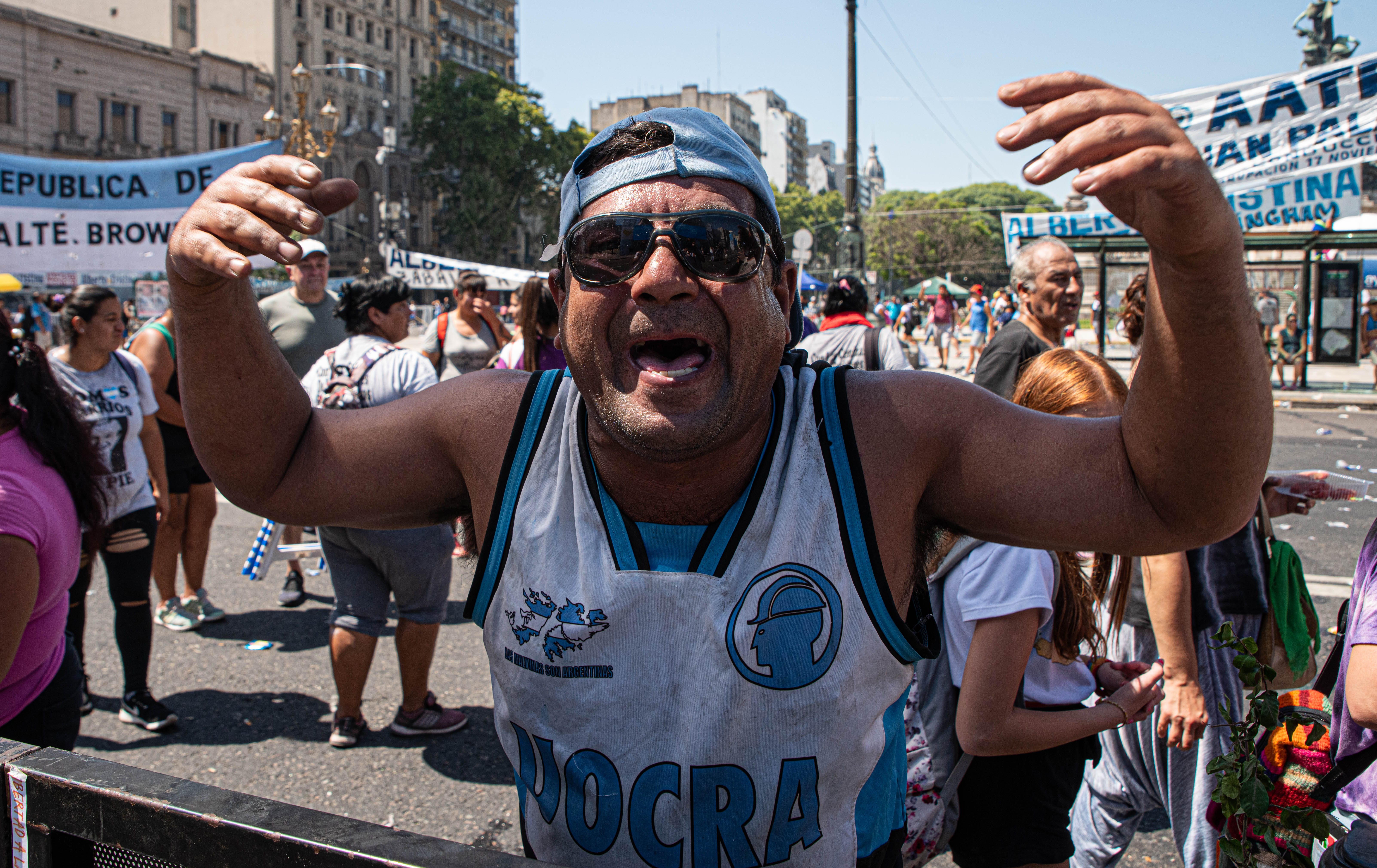 Los militantes acompañaron al Presidente en la calle desde muy temprano