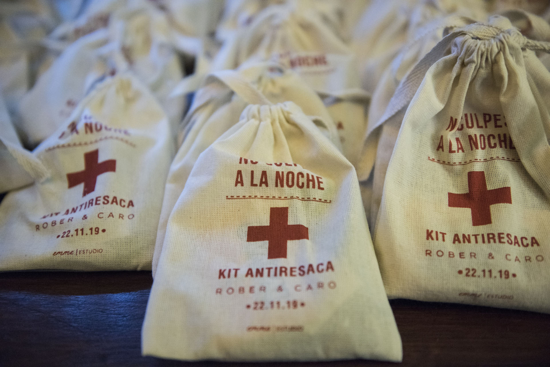 El kit "anti resaca" que la pareja les regaló a los invitados
