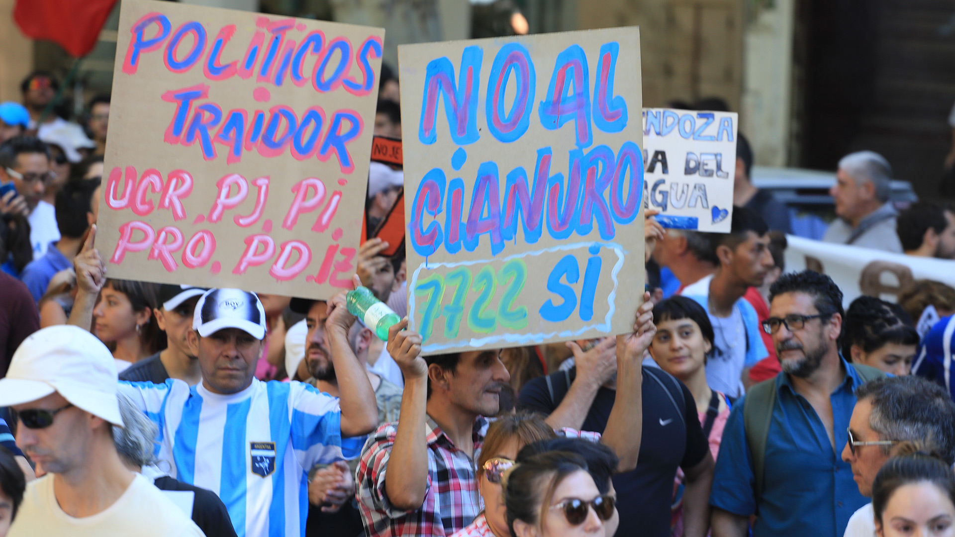 Las autoridades confirmaron 16 manifestantes aprehendidos.