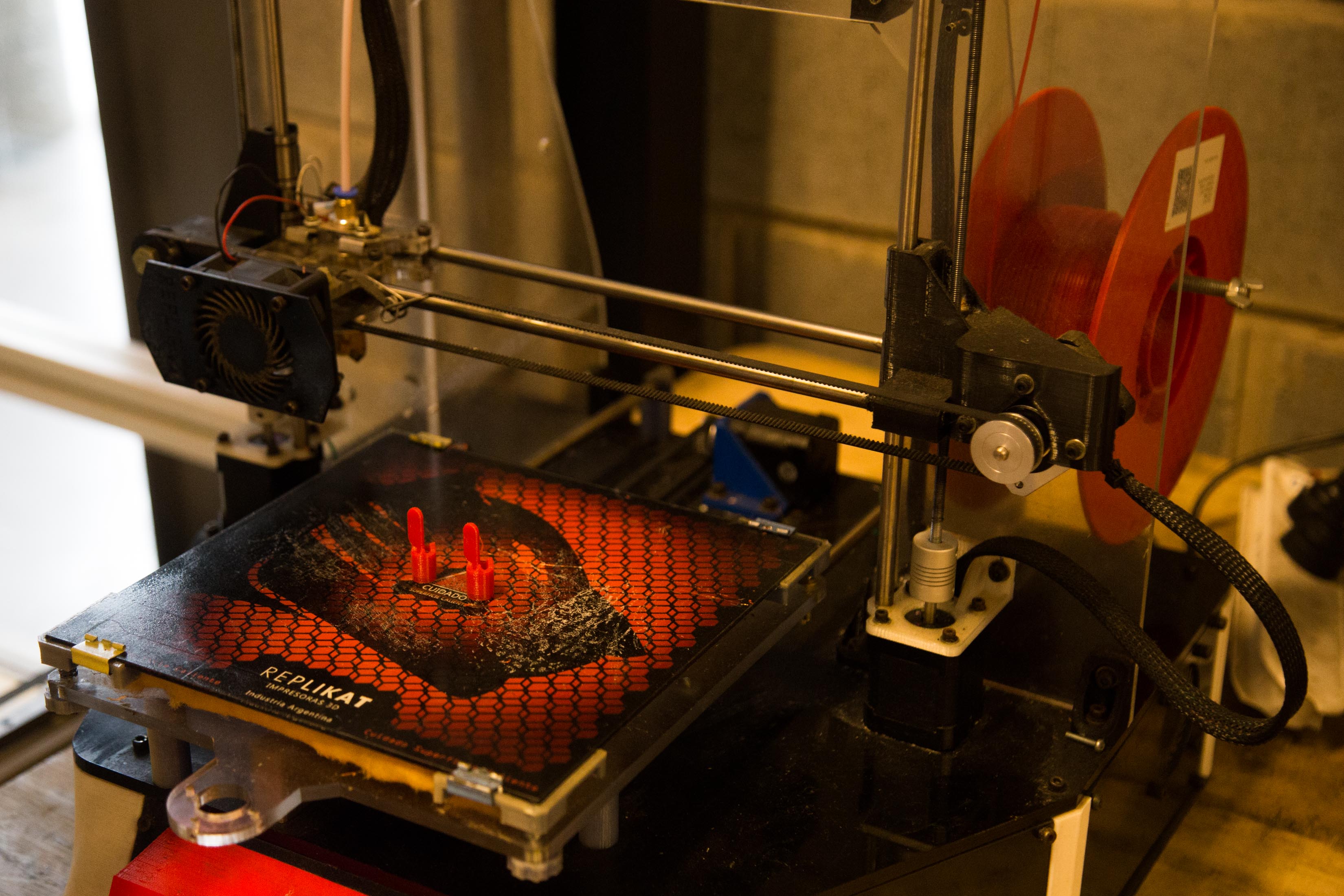 Moldes para válvulas aórticas hechos con tecnología 3D en el BA Laboratorio Tecnológico de la ciudad de Buenos Aires.
