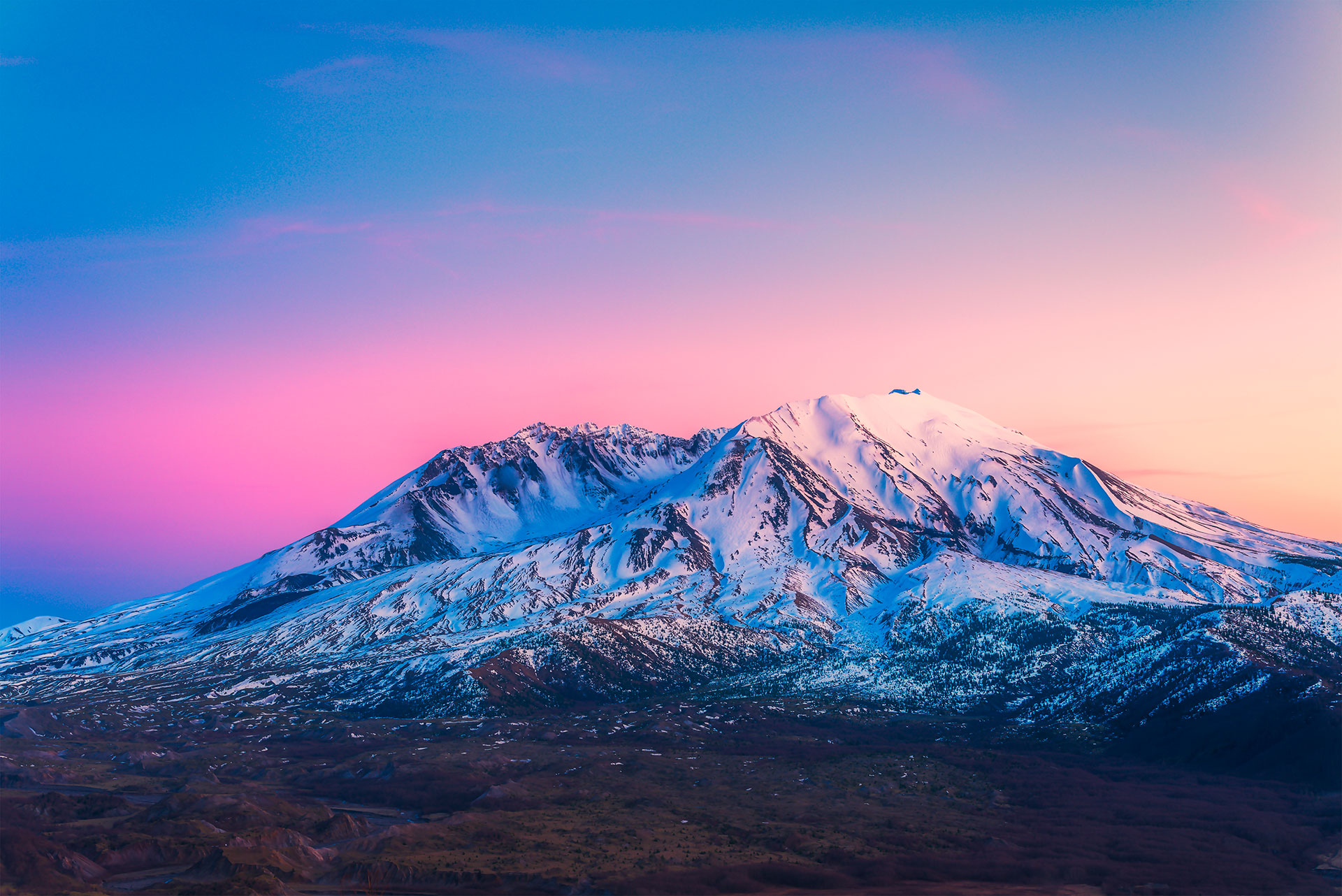 Su última erupción fue el 10 de julio de 2008. Se lo recuerda por la catastrófica erupción del 18 de mayo de 1980, la más mortífera y destructiva en la historia norteamericana: causó 57 muertos, destruyó 47 puentes, 25 casas, 24 kilómetros de vías férreas y 300 kilómetros de autopista