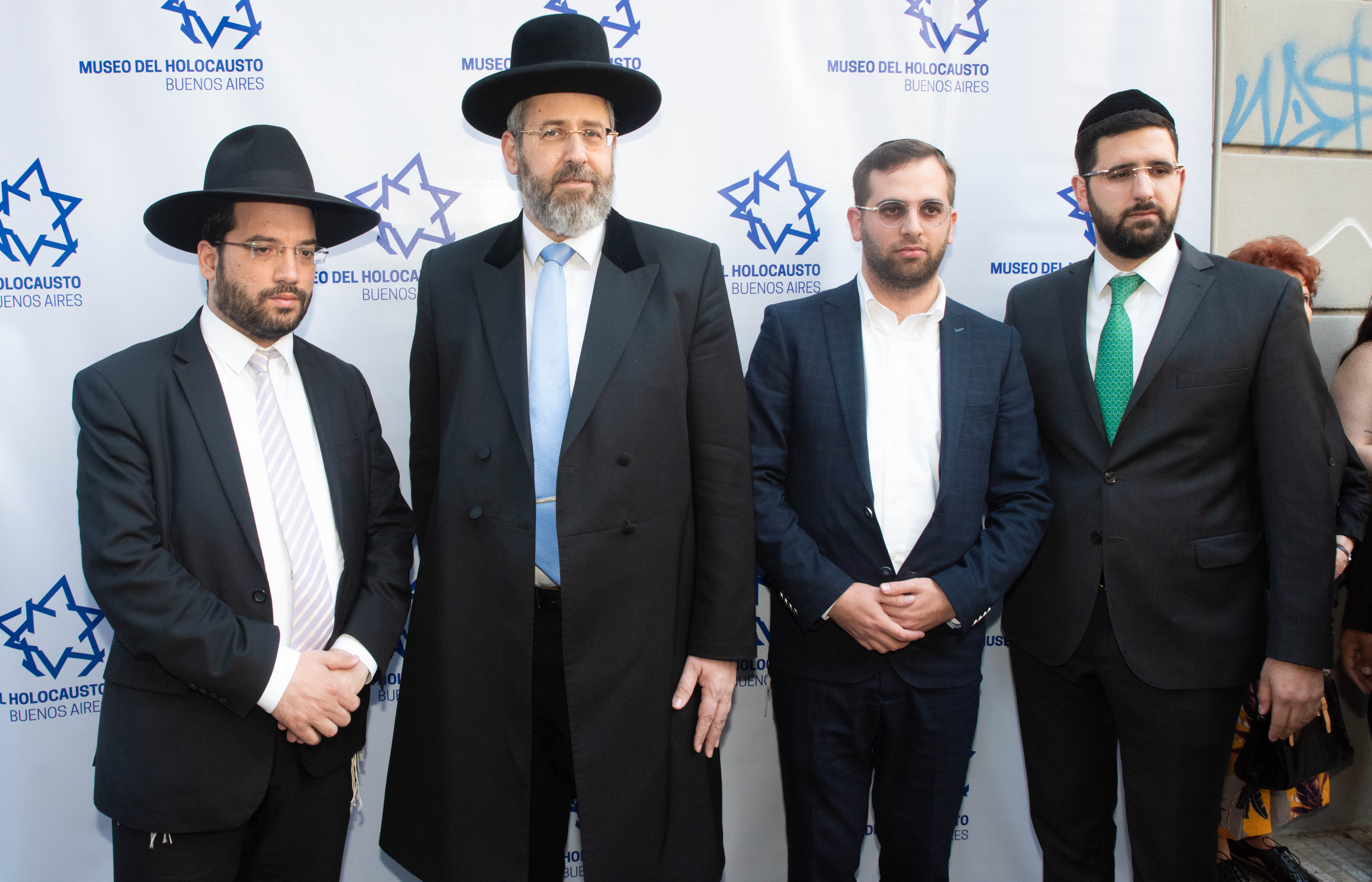El gran Rabino Ashkenazí de Israel, David Lau, junto a su comitiva