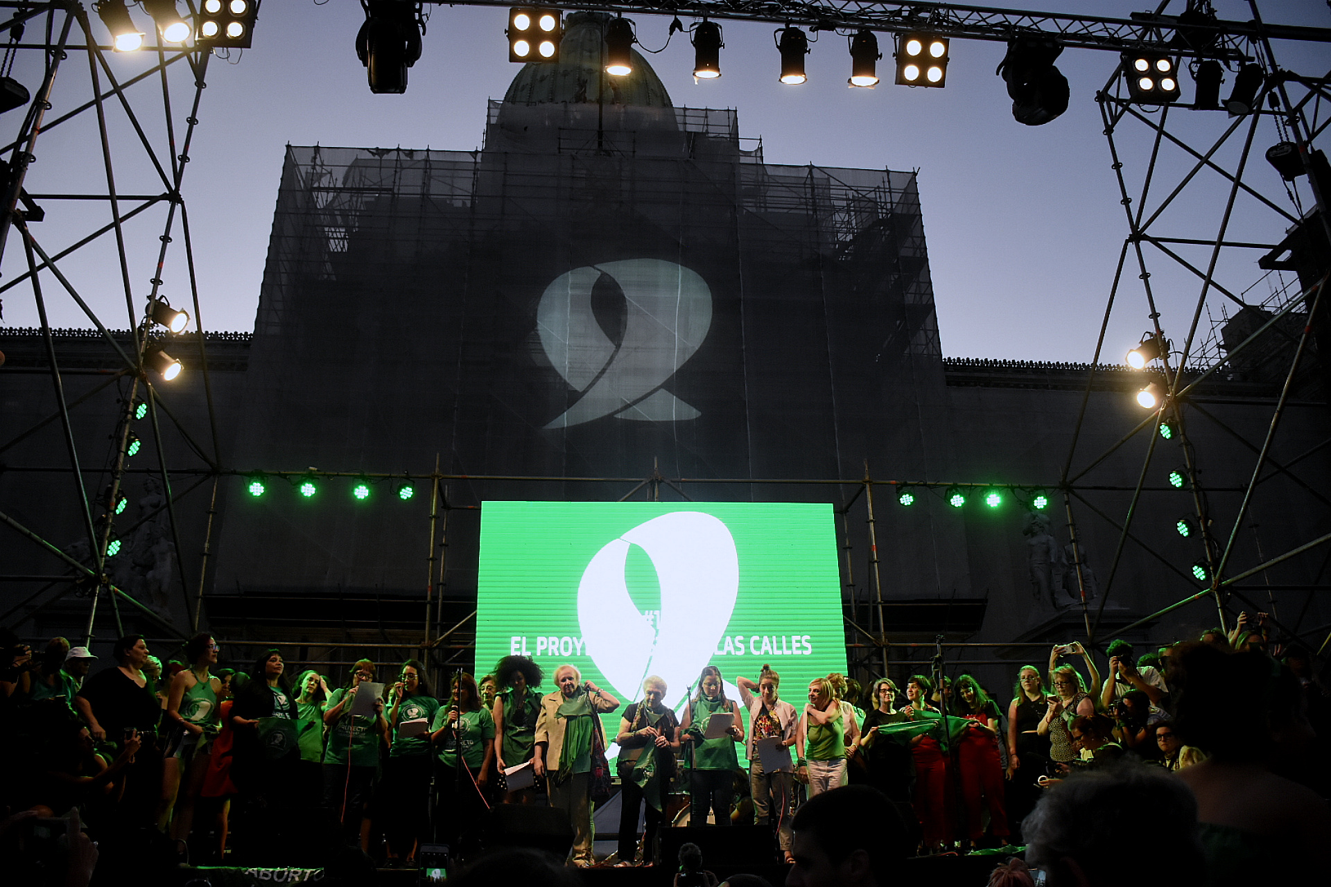 Las mujeres que leyeron el documento en el acto central