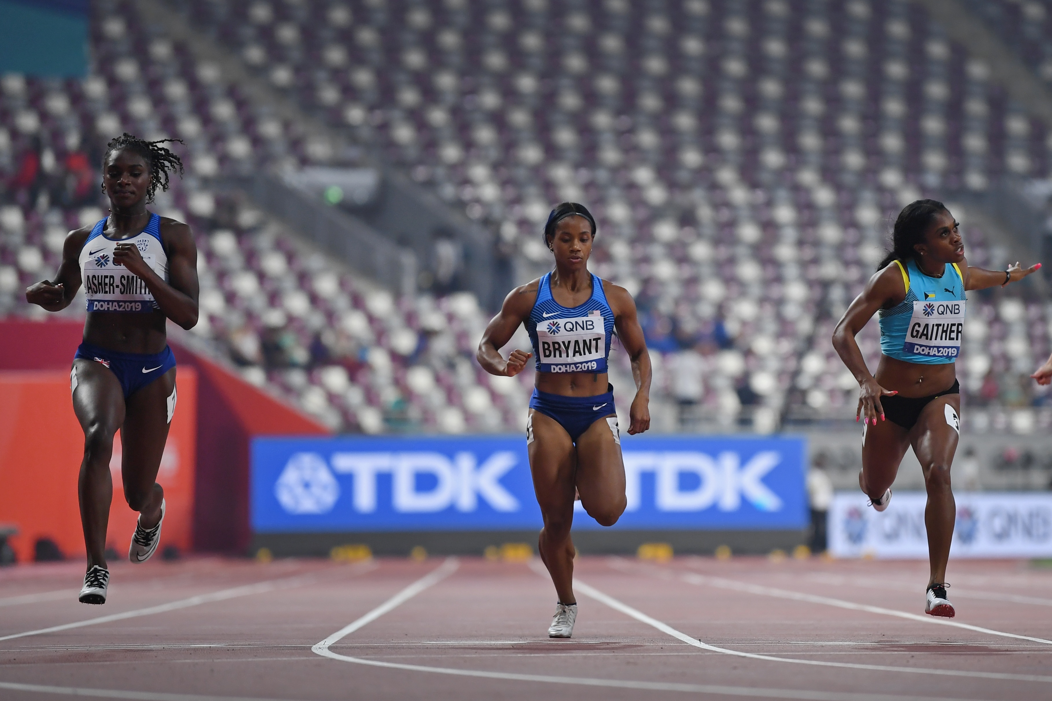 Sin embargo, el fútbol promete atraer más espectadores que el atletismo