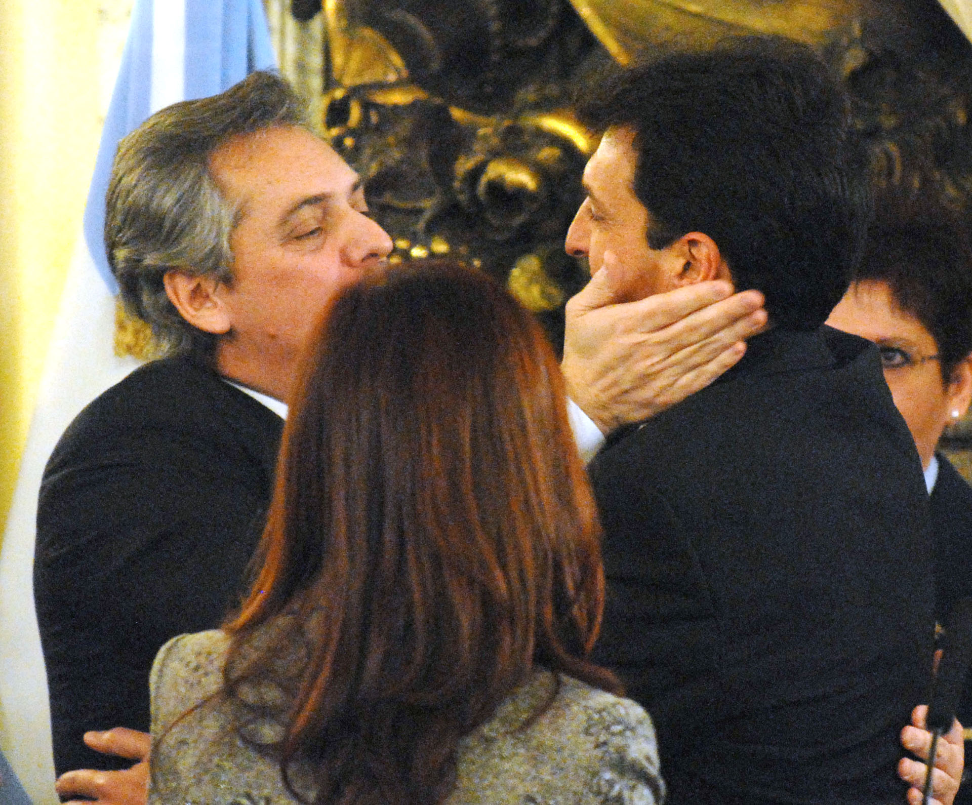 Alberto Fernández fue reemplazado por el entonces intendente de Tigre, Sergio Massa, una elección que corrió por cuenta de Néstor Kirchner. A pesar del momento, Fernández se mostró sonriente y le deseó