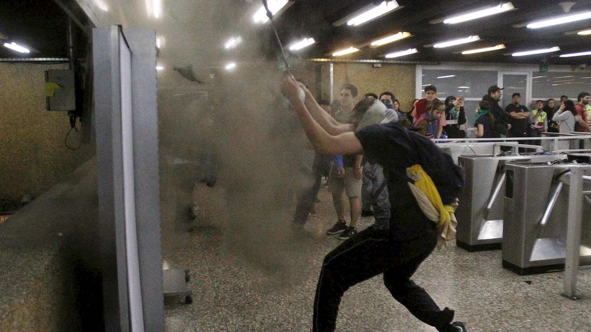 Imágenes de los incidentes en el Metro de Chile (Foto: Reuters)