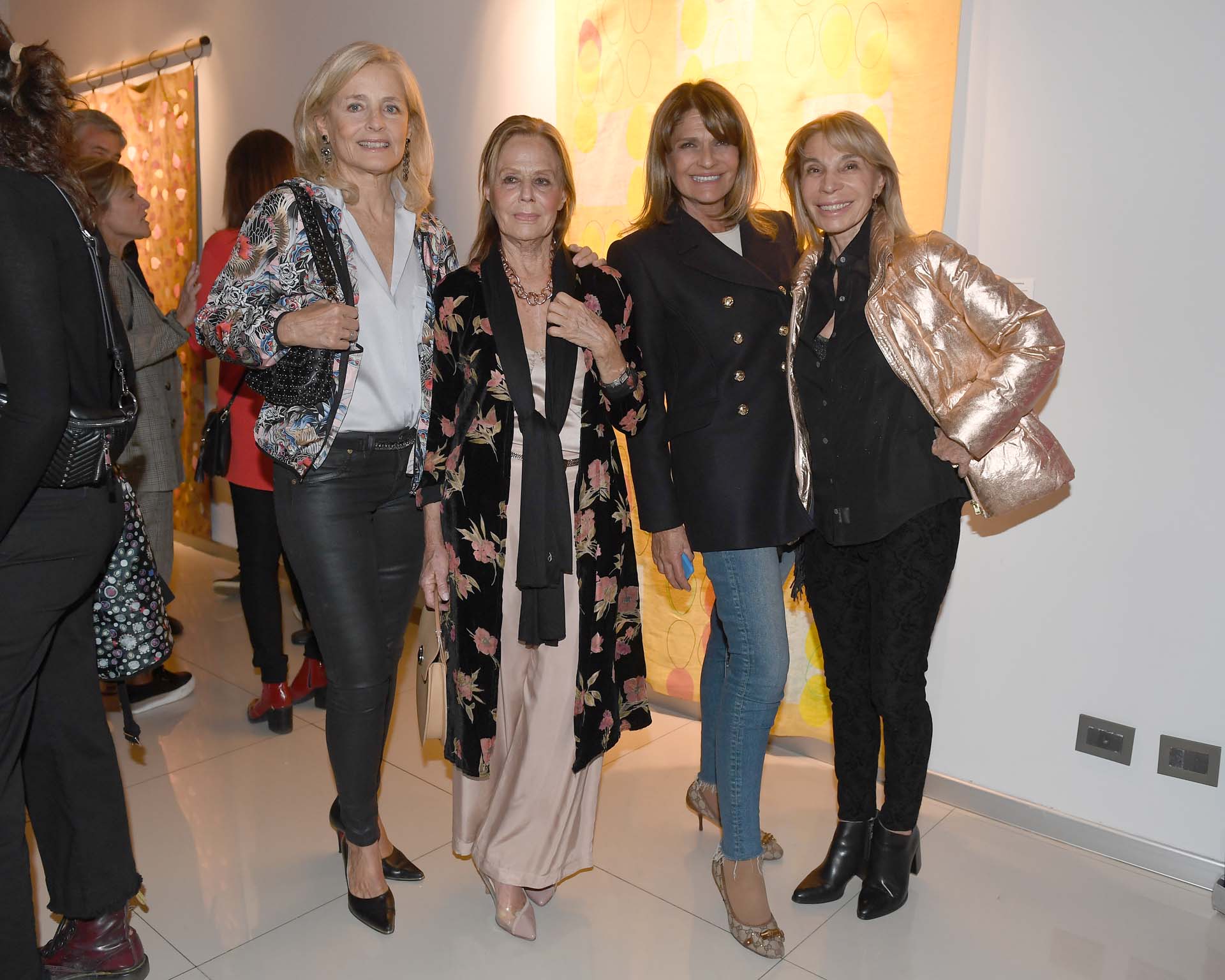 Cecilia Zuberbuhler, Elena Lynch de Grondona (madre de Jacinta Grondona), Teresa Calandra y Verónica Pueyrredon de García Mansilla