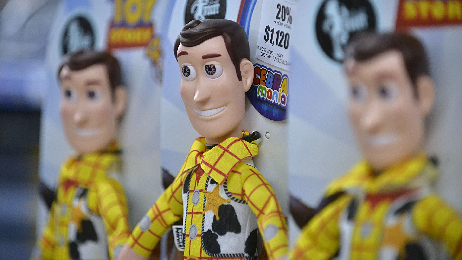 El Sheriff Woody, presente en el gran evento de las jugueterías. Un sector que cuenta en la Argentina con 180 fábricas, 3500 comercios, le da empleo a más de 8 mil personas y dona alrededor de 30.000 juguetes