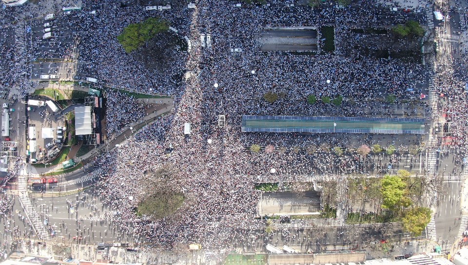 La concentración en el Obelisco, desde el drone de Infobae