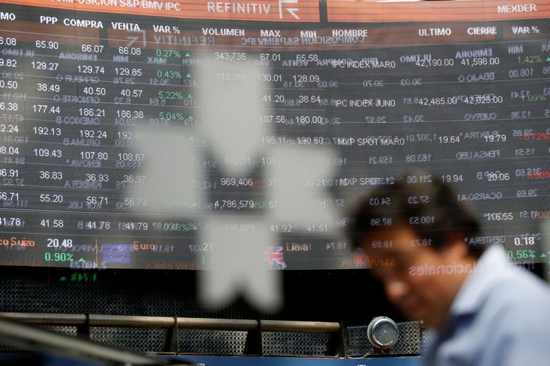 La fuerte depreciación de la moneda local deberá influir en las decisiones de política monetaria de Banco de México la próxima semana, dijeron analistas. (Foto: REUTERS / Gustavo Graf)