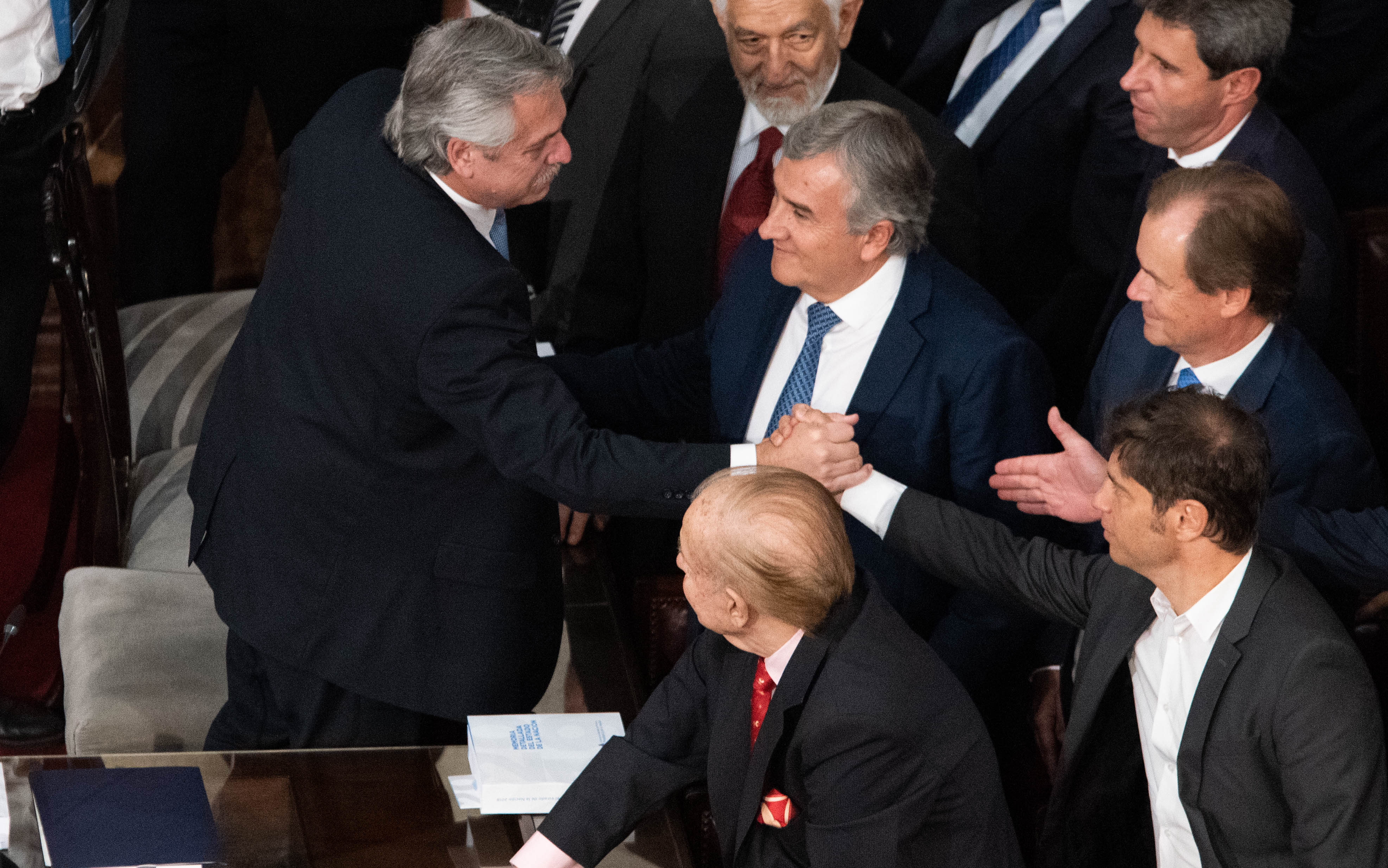Alberto Fernández saluda a los gobernadores que asistieron a la apertura de sesiones