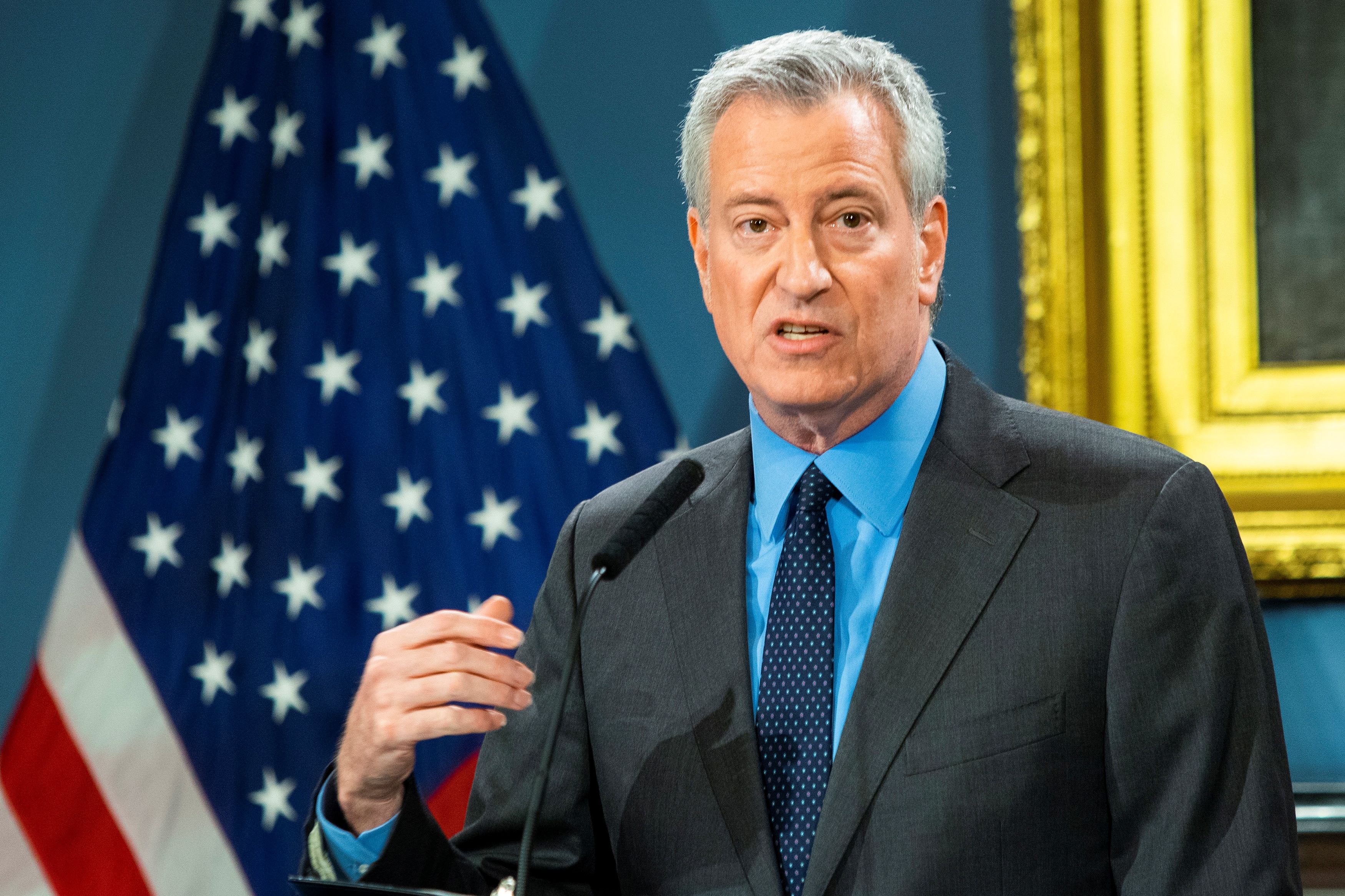 El alcalde de la ciudad de Nueva York, Bill de Blasio, comparó la magnitud del impacto económico que se espera con la Gran Depresión. (REUTERS/Eduardo Munoz)