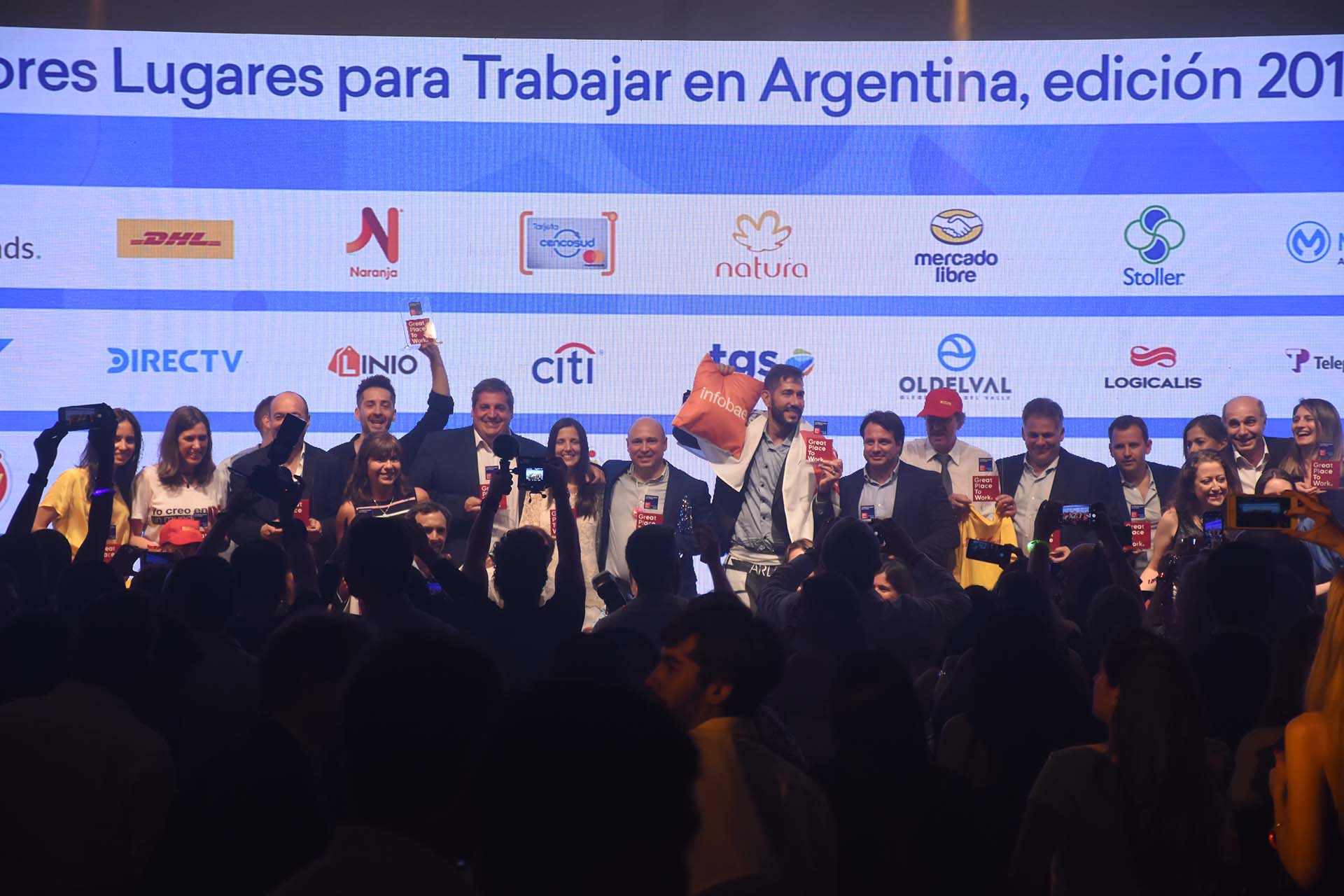 En una noche cargada de emoción se llevó a cabo la décimo octava edición del encuentro Great Place to Work 2019, divida en tres categorías: mil colaboradores, desde 251 hasta 500, y hasta 250 empleados