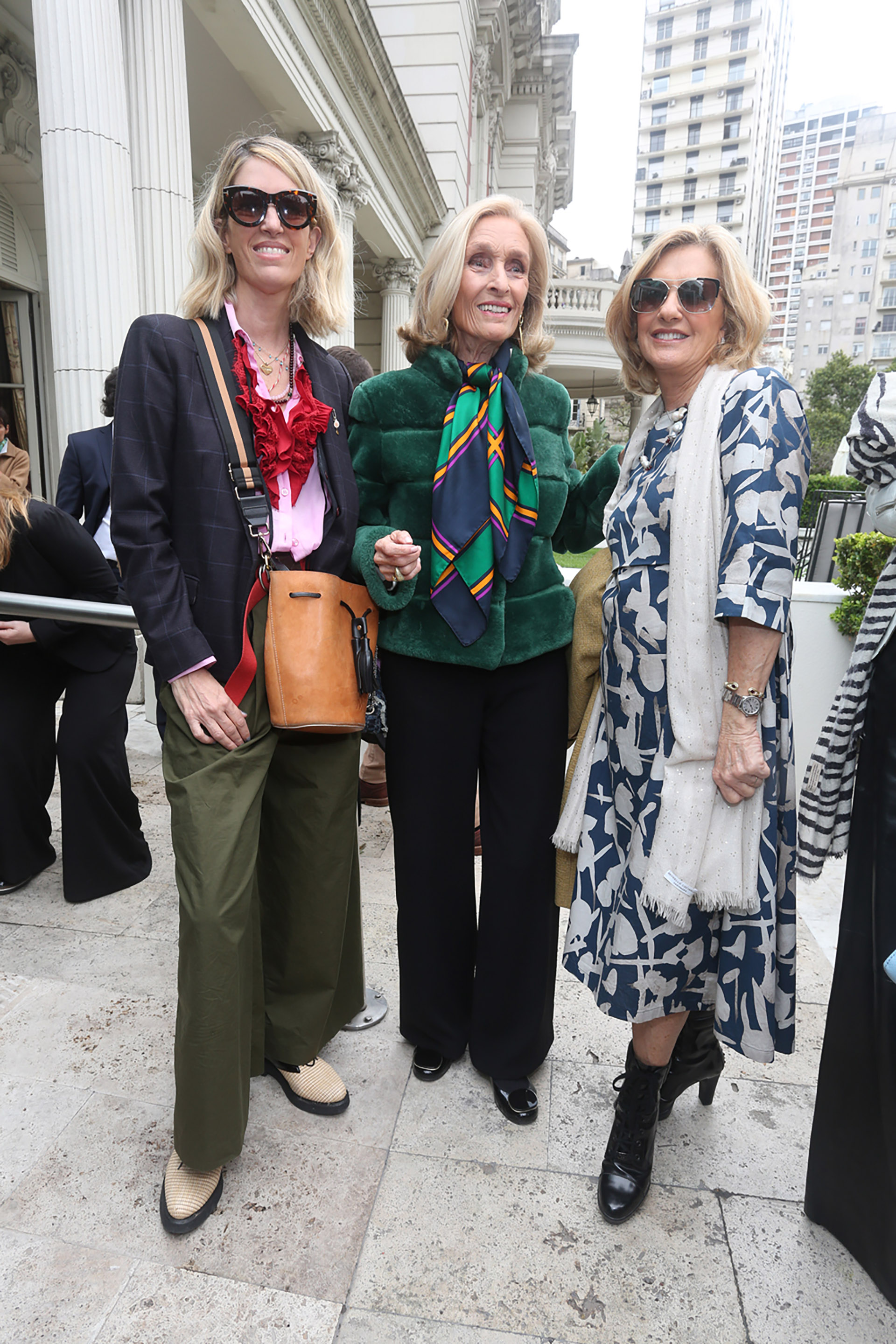 Luisa de Álzaga con su madre, Susana Marino, y Marieta Tassara de Nelson