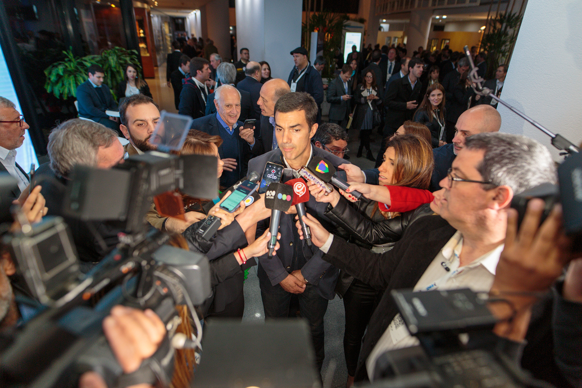 Juan Manuel Urtubey conversó con los periodistas que cubren el coloquio