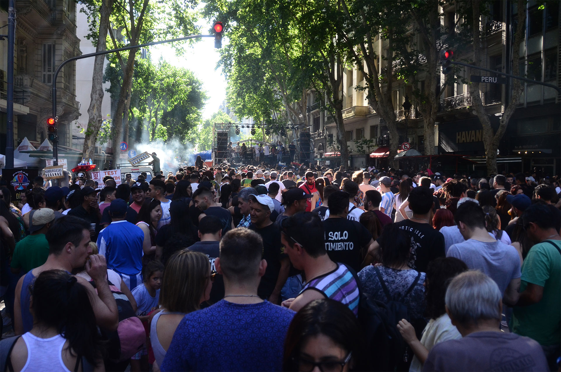 La Asociación Alfonso Farías, nace en 1995, como una organización sin fines de lucro, formada por hombres y mujeres que trabajan a través de la participación popular en acción social directa. Desde entonces, su principal preocupación fue realizar campañas de concientización sobre las enfermedades infecto-contagiosas, principalmente el VIH, por la característica de enfermedad epidemiológica de mayor inserción en la sociedad y de connotaciones altamente discriminatorias