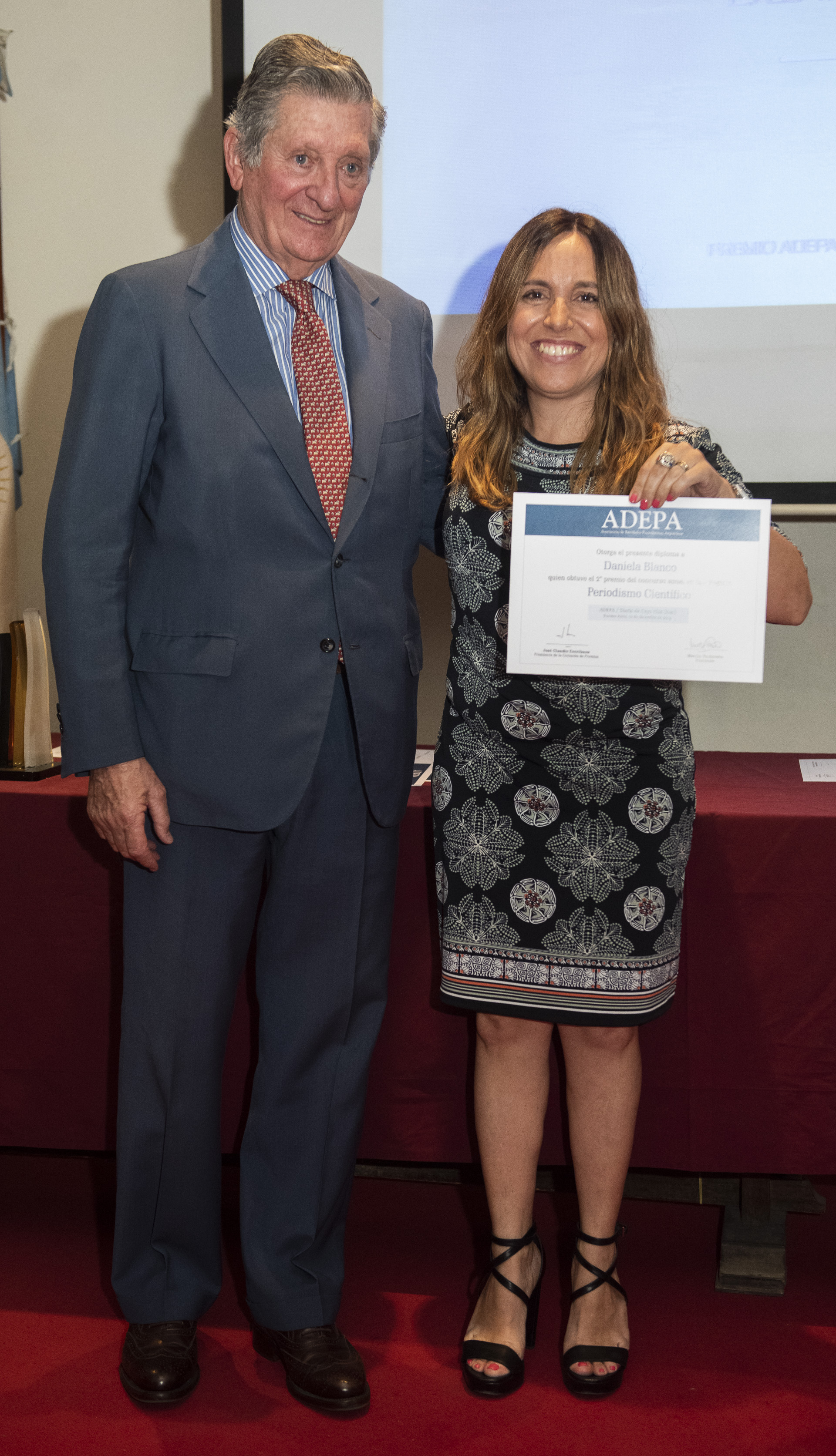 El 2º Premio en la Categoría Periodismo Científico fue para Daniela Blanco de Infobae, Buenos Aires. Entregó José Claudio Escribano