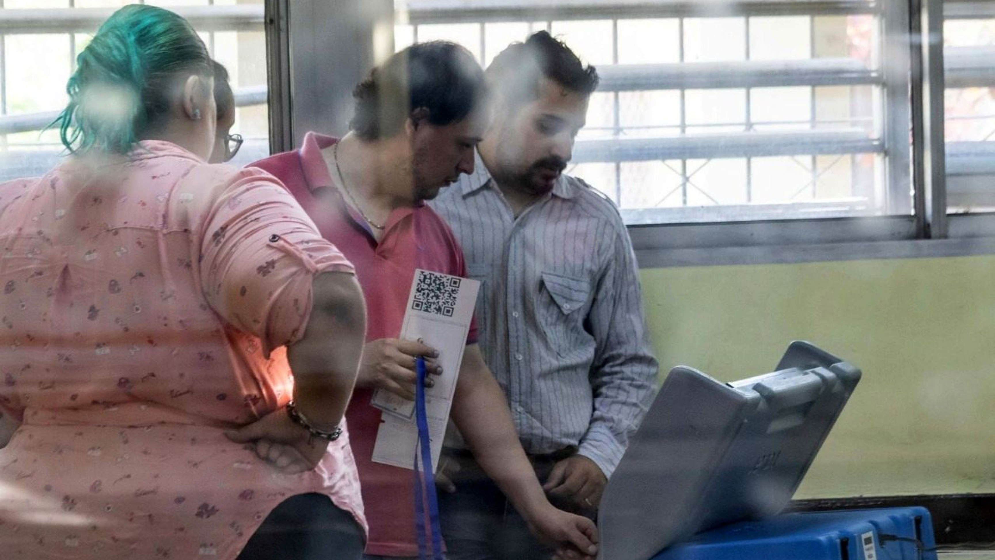 En alguna de las escuelas chaqueñas se utilizó el voto electrónico (Telam)