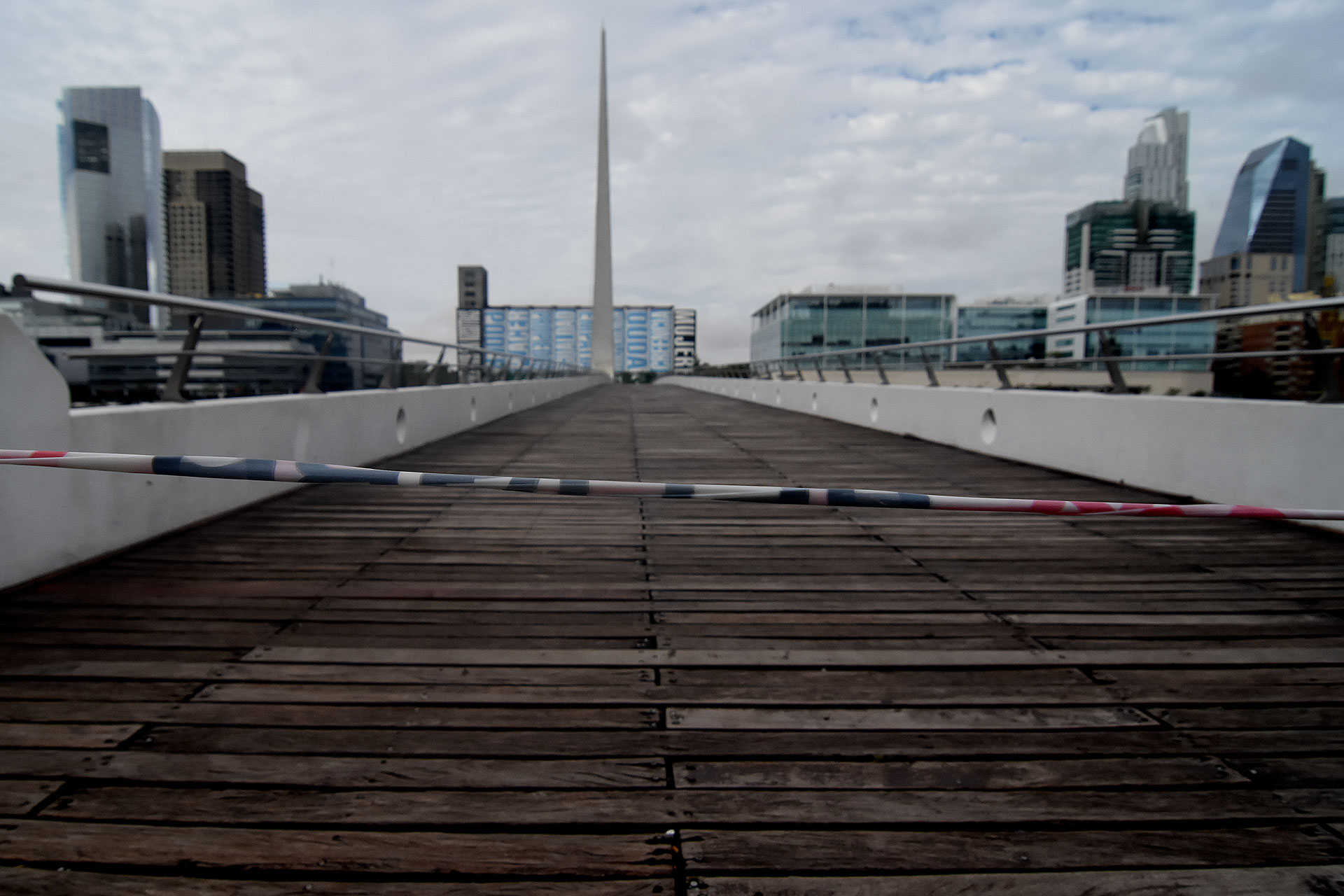 El gobierno porteño bloqueó el acceso a ciertos lugares turísticos o de transición para desalentar la circulación 