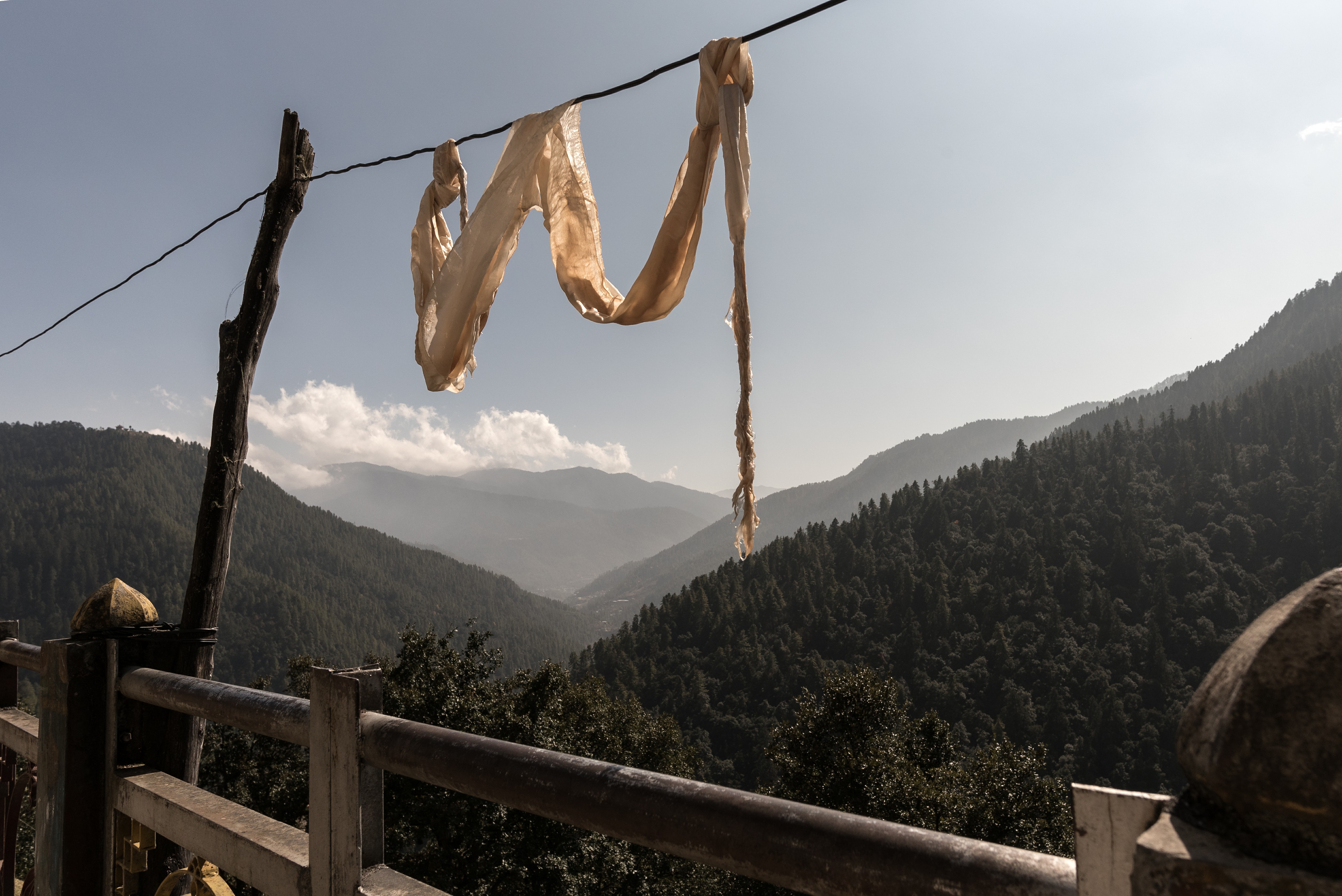 Desde los exteriores del Monasterio de Cheri, al que se llega después de una caminata de una hora, se observan los majestuosos Himalayas
