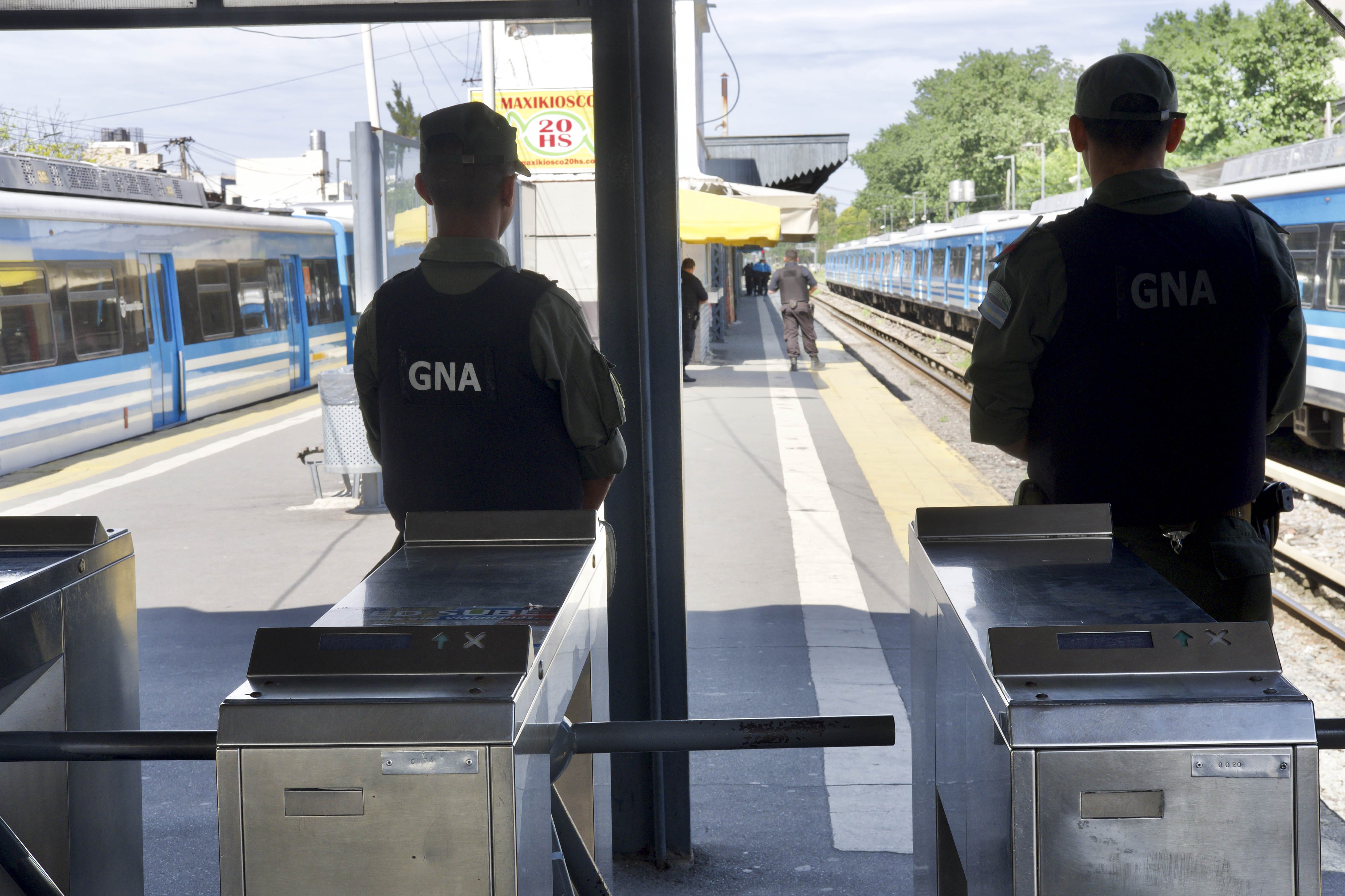 Según la denuncia, el contenedor que instaló la empresa no cumple con ninguna medida de higiene y seguridad” y está ubicado frente al paragolpes donde en el año 2009 un tren embistió la boletería en Castelar