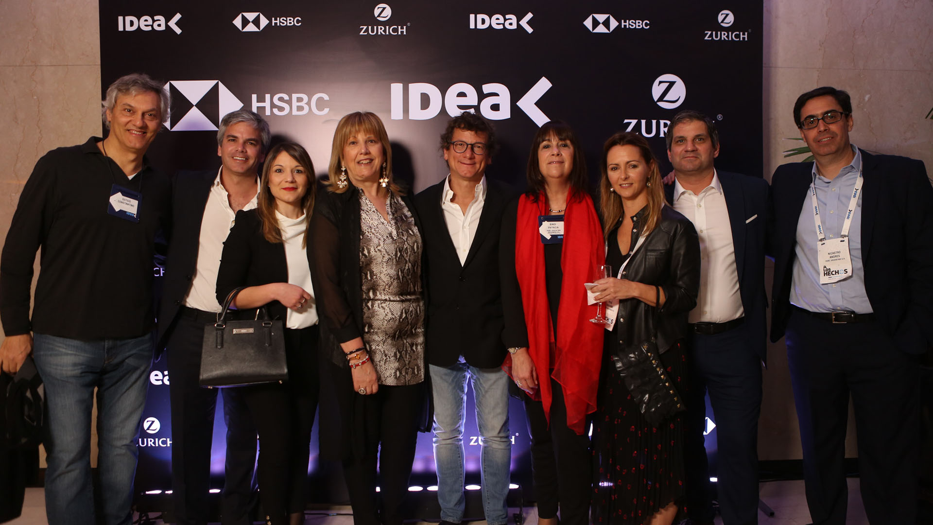 Gabriel Martino junto al equipo del HSBC