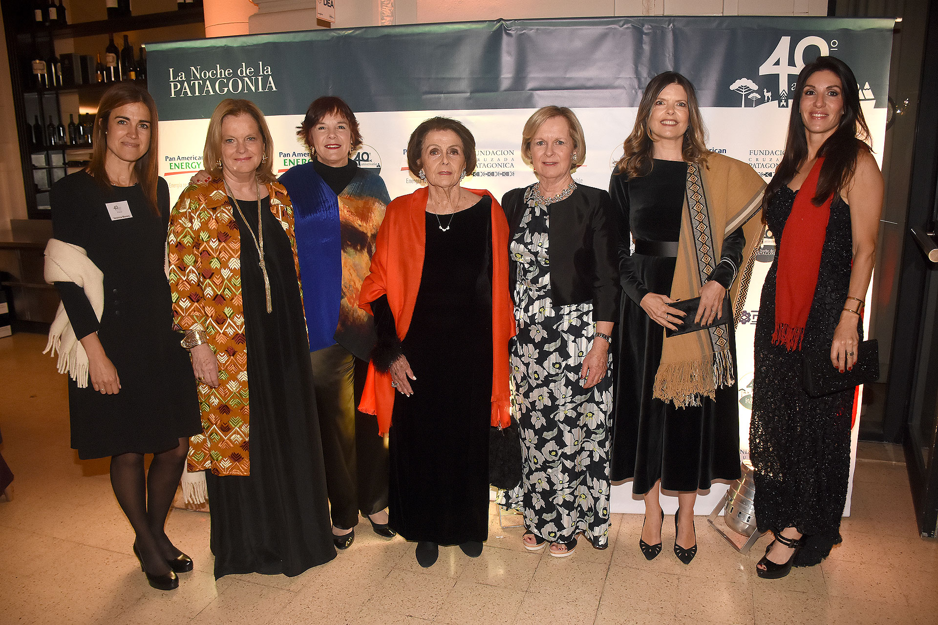 El Comité de Cruzada Patagónica está integrado por Marina y María Luisa Larivière, Celia Perkins, Andrea Laurence, Pancha Lavista, Victoria Cordero, Pale Bellán y Clara García Lanza, encabezado por Meme Larivière (centro). Cuatro décadas de trabajo supieron abarcar grandes acciones como la creación de la segunda escuela, el CEA Valle de Cholila en Chubut. Esta institución cumplió 11 años de importantes logros y, actualmente, educa integralmente a 150 jóvenes, teniendo a 37 de ellos albergados en las Casas Estudiantiles, tanto de mujeres como de varones.