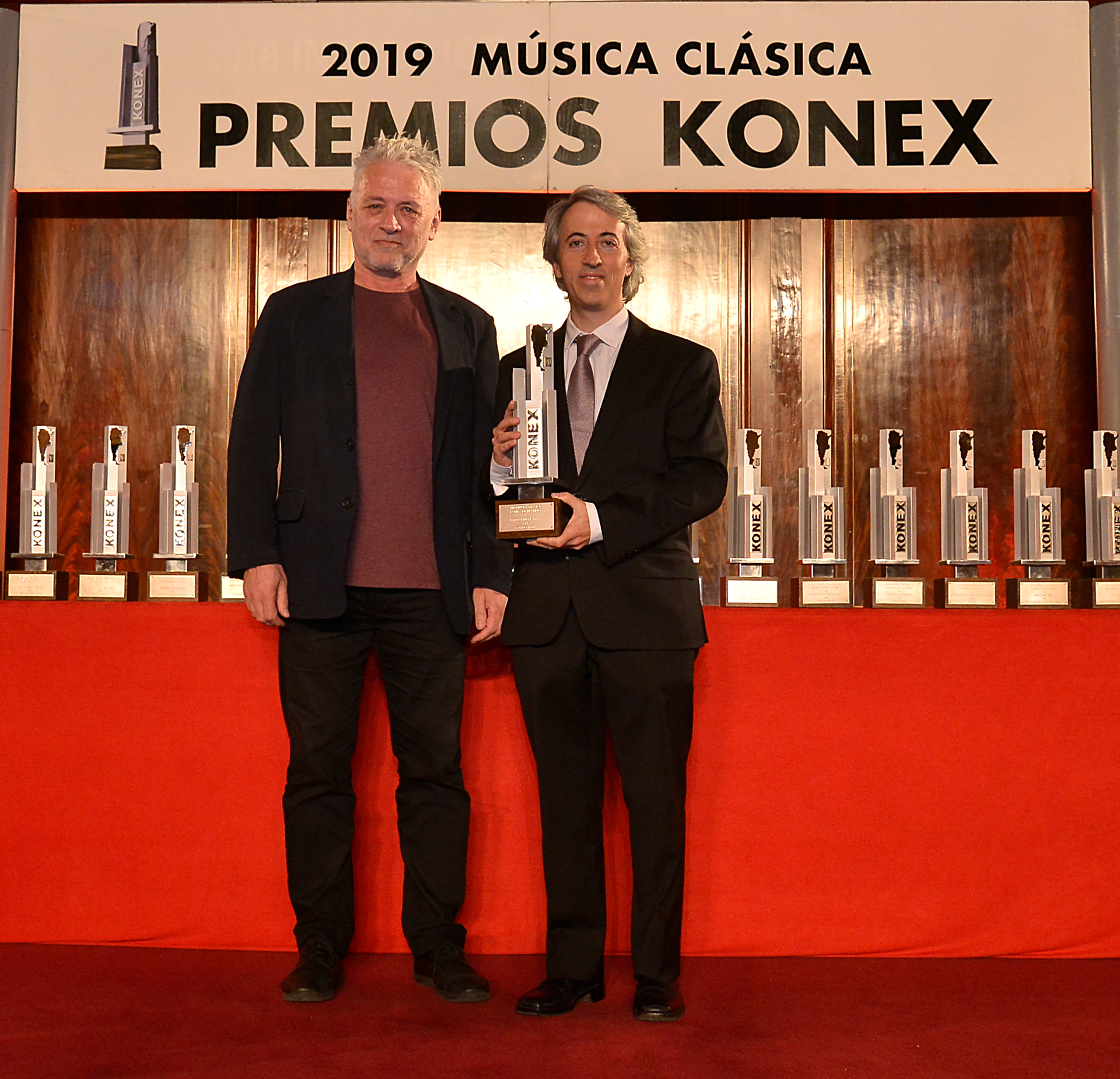 Premio en mano, el compositor, Esteban Benzecry, definió a la composición como un pilar de la música clásica