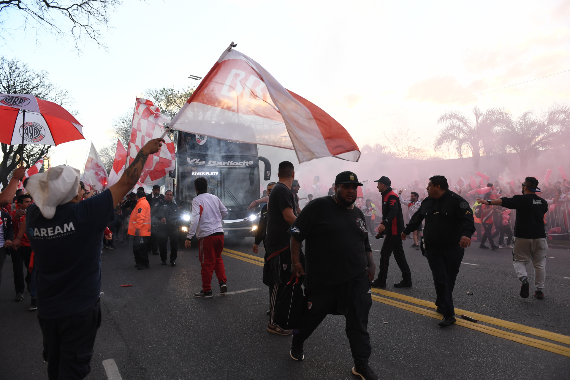 Un clima de fiesta se vivió en las casi dos horas que duró la despedida por parte de la gente
