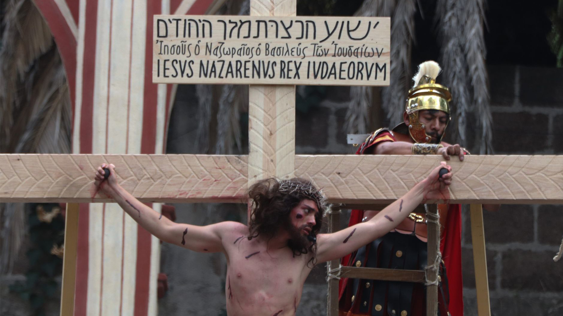 A puerta cerrada se llevo a cabo por primera vez la representación de la crucifixión de Jesús en la alcaldía Iztapalapa debido a la contingencia sanitaria para evitar contagios del Virus COVID-19 (Foto: Cuartoscuro)