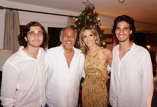 Rossella Della Giovampaola junto a Gustavo Yankelevich y sus nietos, Franco y Valentino Giordano, en la intimidad de su hogar esteño