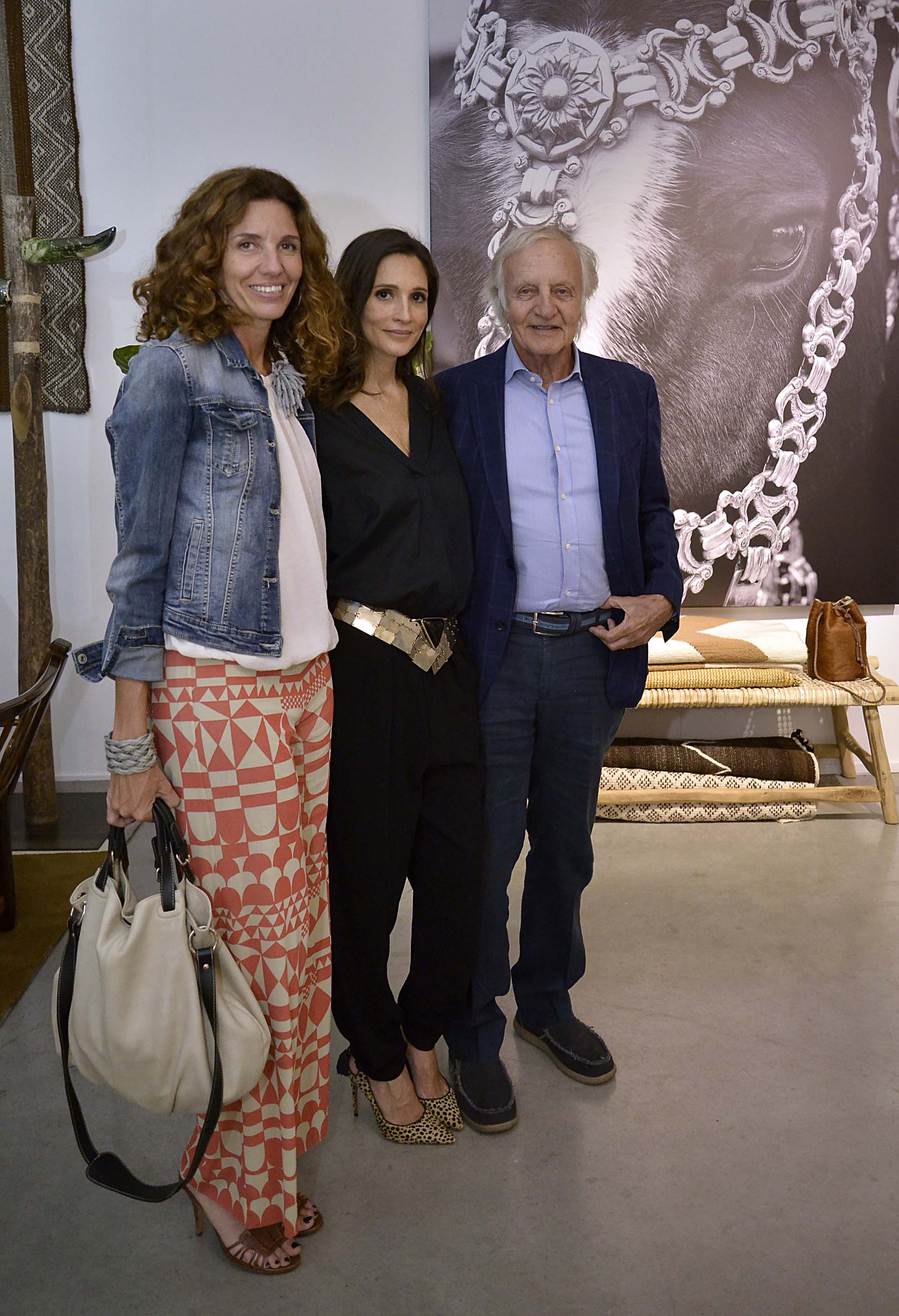 Anabella y Fernando Marín junto a Astrid Muñoz