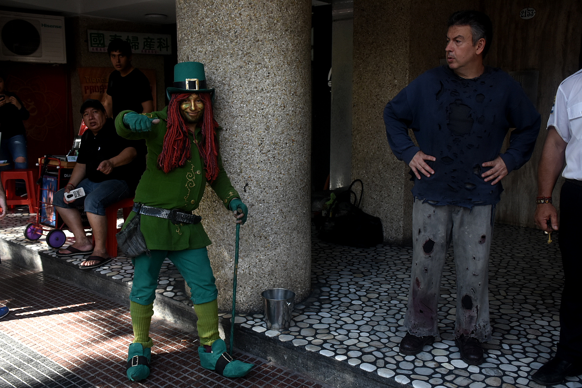 Disfraces y colores en el barrio porteño de Belgrano.