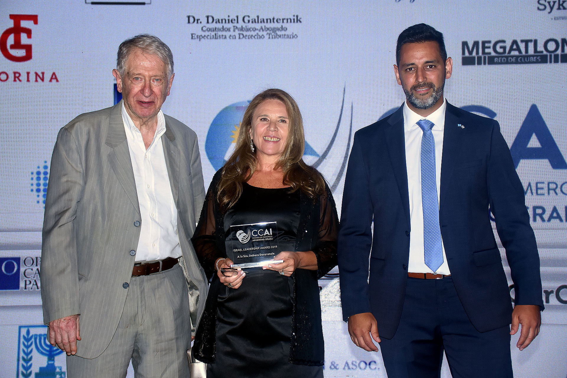 Devora Dorensztein, ganadora del Israel Leadership Awards 2019. Se desempeña como directora de Red Alimentaria, una empresa especializada en brindar consultoría estratégica comercial para el sector de la industria alimentaria, a través de sus espacios editoriales, virtuales, de exposiciones y misiones que promueven el comercio exterior