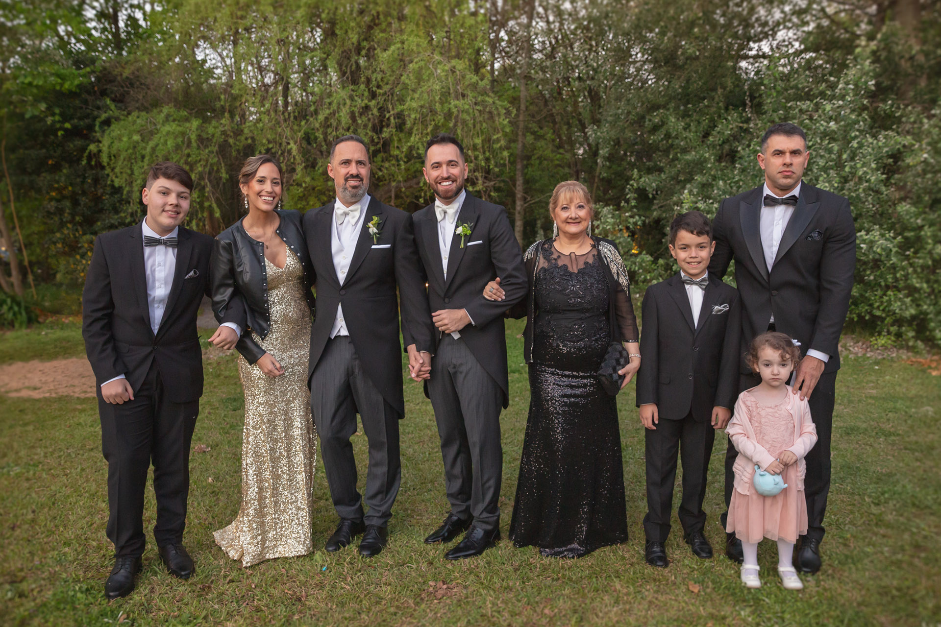Los esposos junto a la familia de Nicolás Pottery: Lautaro Martínez, Lucía Domínguez y María Rosa Ramírez junto a Ignacio, Ezequiel y Camila Martínez