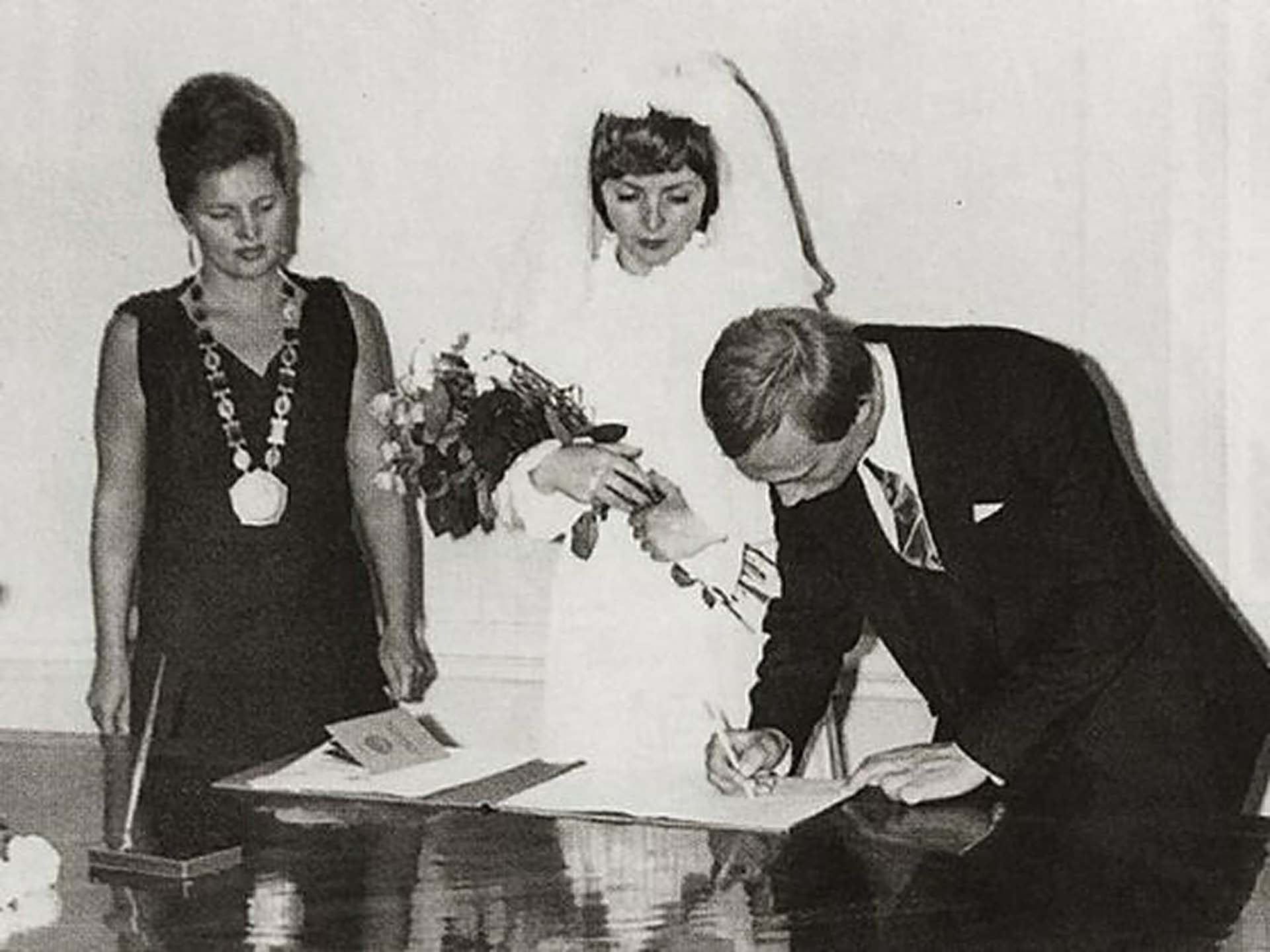 En 1983 Putin se casó con Ludmila, de quien se divorció en 2014. Es la madre de sus dos hijas y fue su compañera en la misión a la RDA. (Russian Archives/Zuma Wire/Shutterstock)