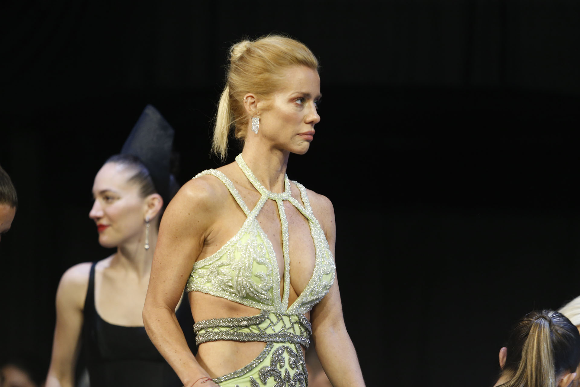 Nicole Neumann se llevó todas las miradas de la noche con el vestido del diseñador Laurencio Adot