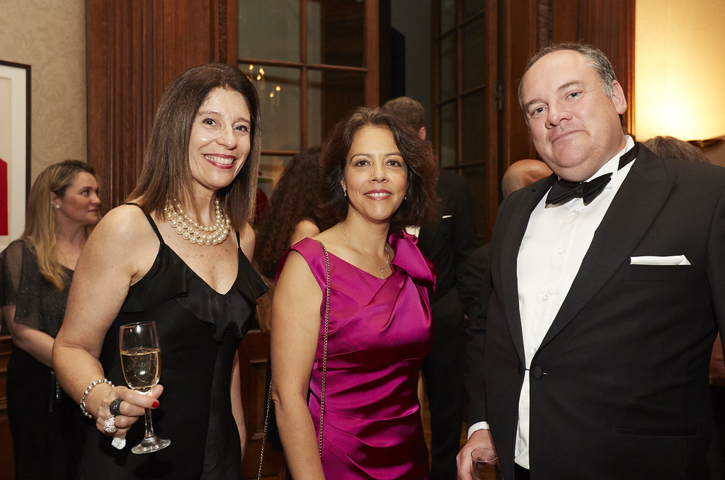 La embajadora de Francia en Argentina, Claudia Scherer Effosse, junto al cónsul honorario de Francia en Mar del Plata, Dominique Zigliara; y la directora general de CCI France Argentine, Liliana Hidalgo
