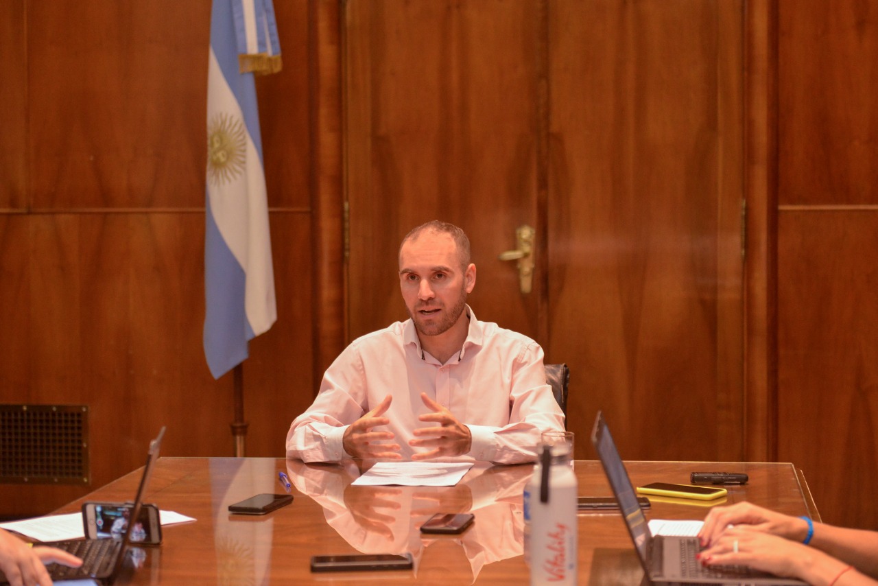 El ministro Martín Guzmán, al anunciar la semana pasada los lineamientos de la oferta para renegociar la oferta