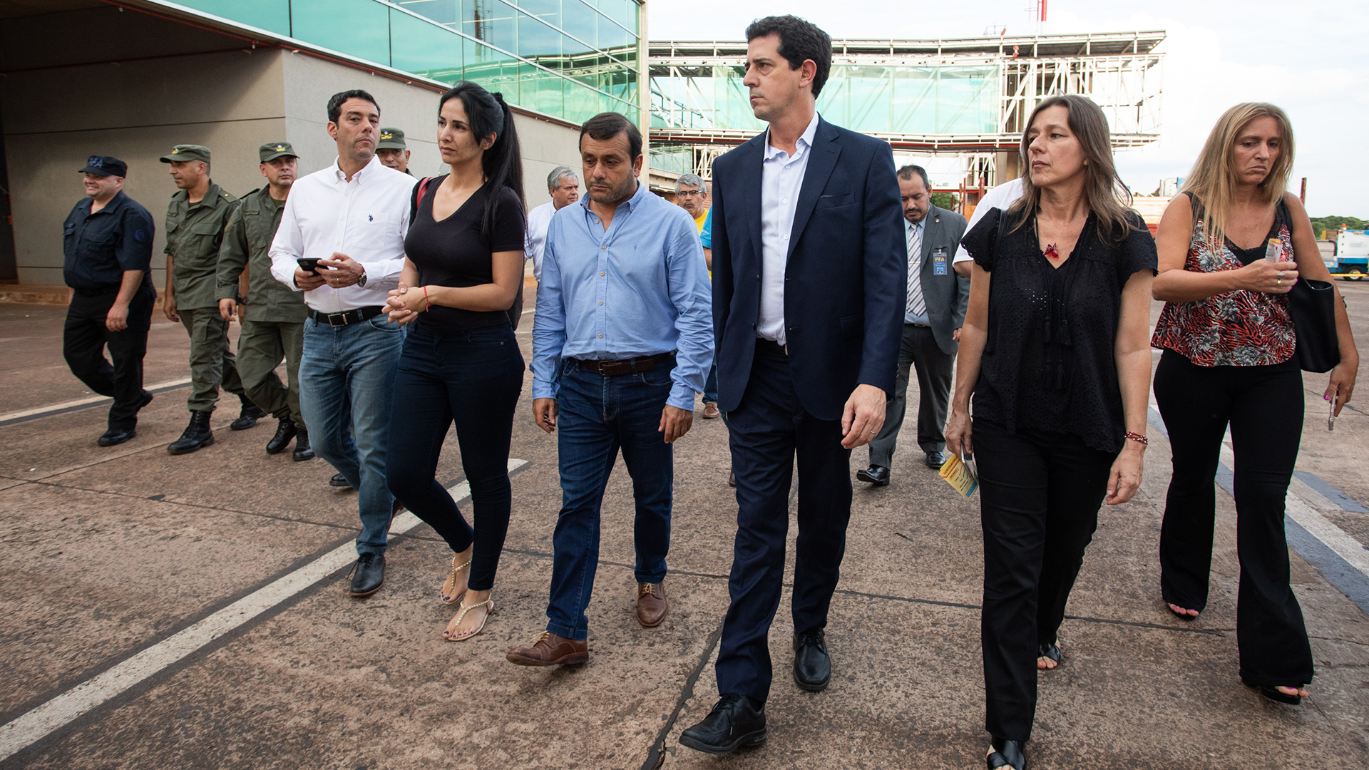 Los ministros De Pedro y Frederic, en una recorrida en el paso de Iguazú (Crédito: Fotografía Ministerio del Interior)