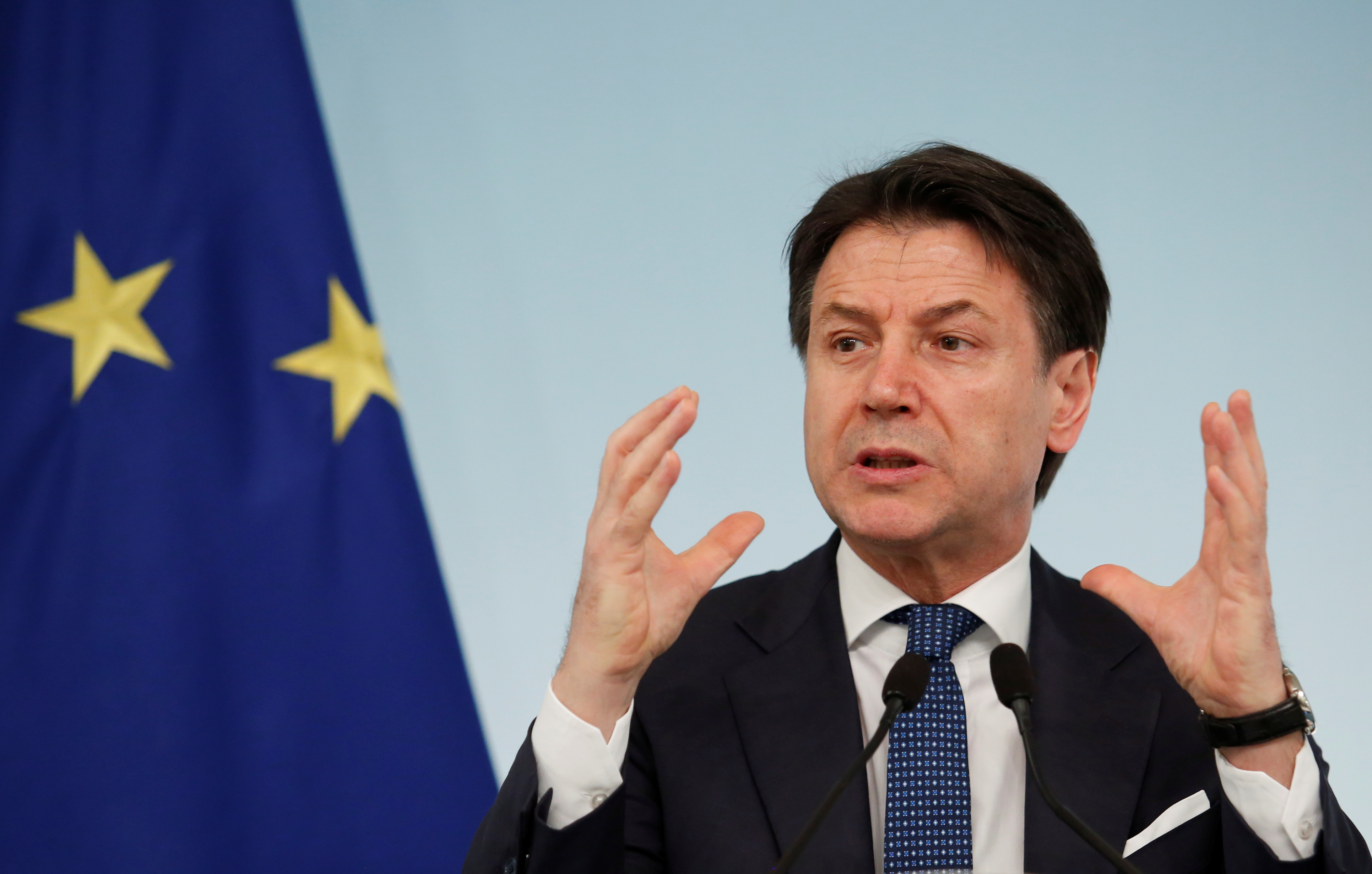El primer ministro italiano Giuseppe Conte durante una conferencia de prensa el pasado 11 de marzo (REUTERS/Remo Casilli)
