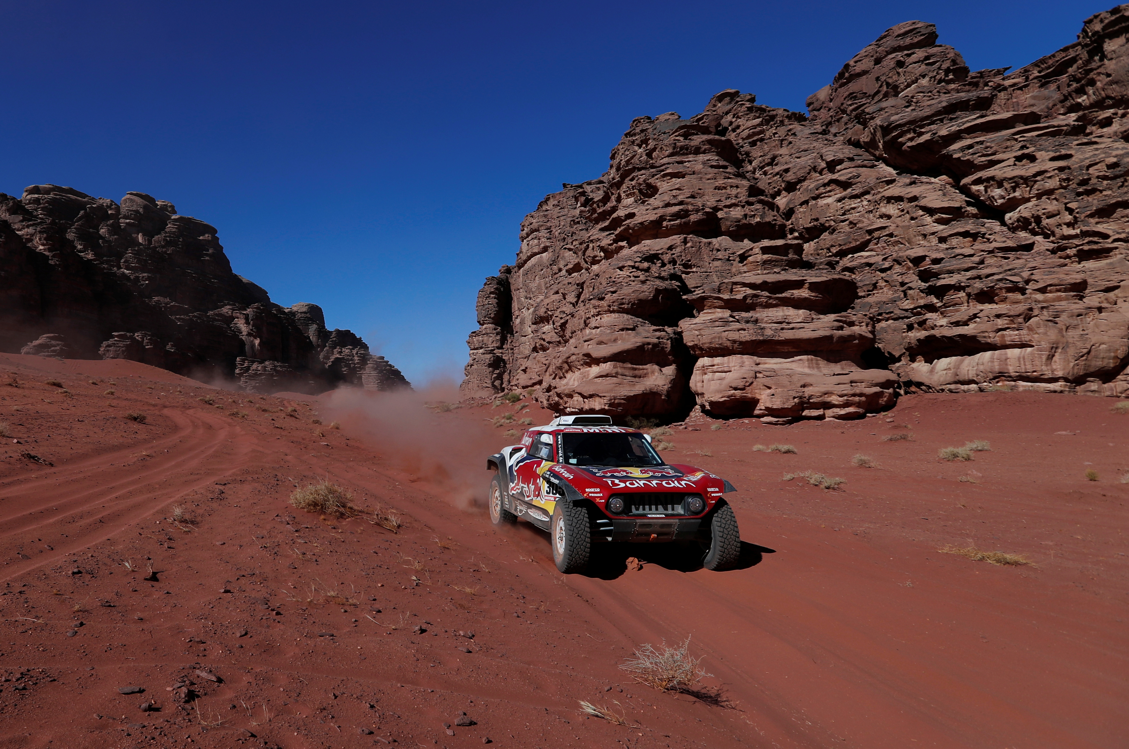 El español Carlos Sainz (Mini) ganó este martes la tercera etapa del Dakar-2020, de 489 km, de los cuales 404 cronometrados, en los alrededores de Neom, en Arabia Saudita, y se hizo con el liderato en la general de autos