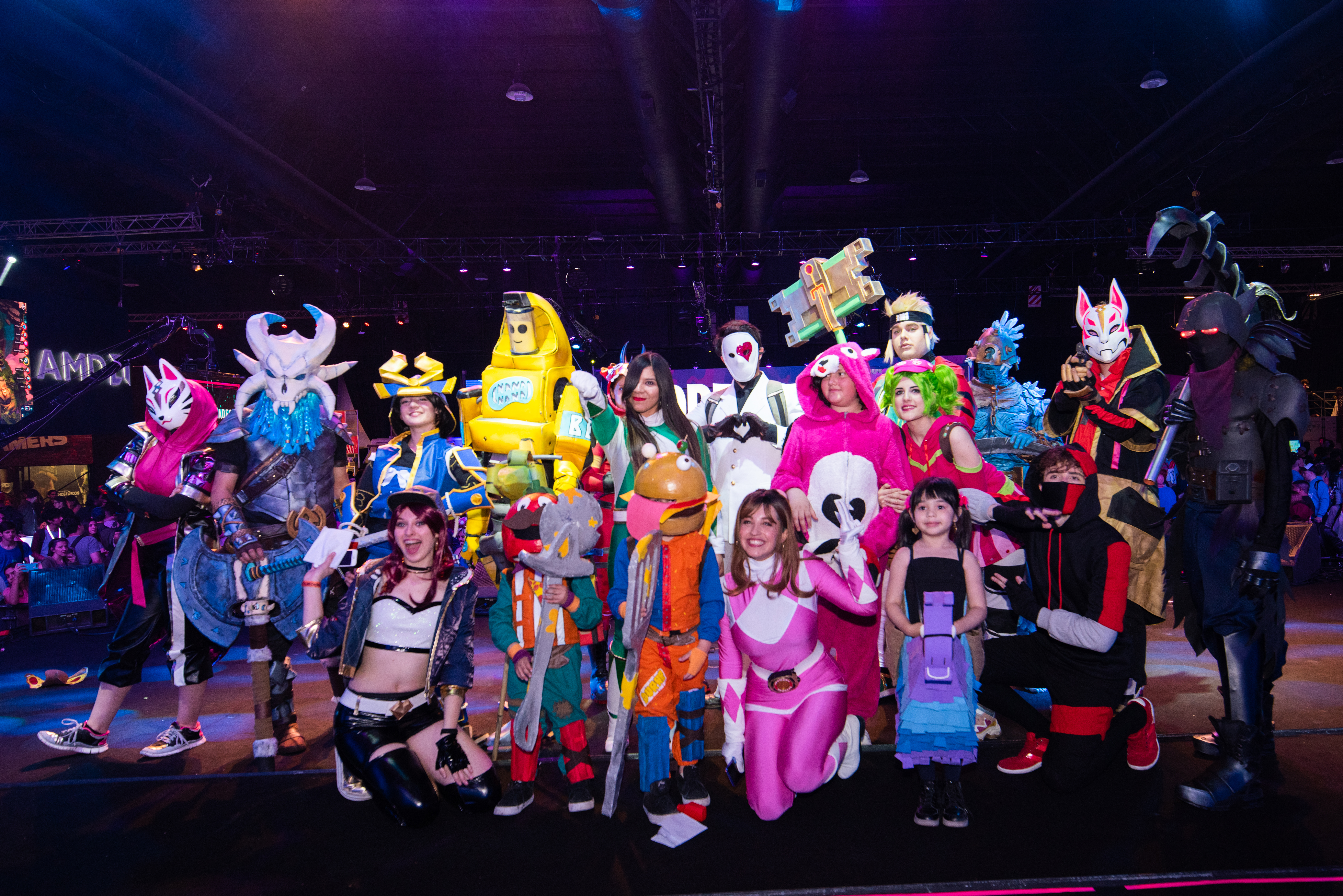Postal del desfile Cosplay durante el festival