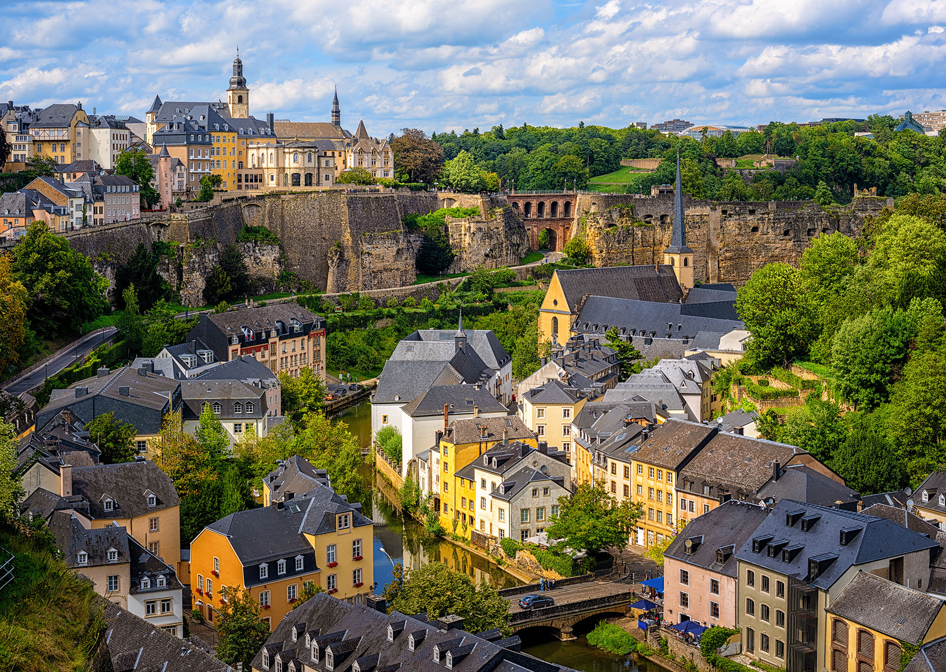 Aunque bajó un punto, la calificación de seguridad de Luxemburgo mejoró a 9.1, de 8.8 en 2019. La igualdad de ingresos también subió a 5.5, de 4.8 en 2019