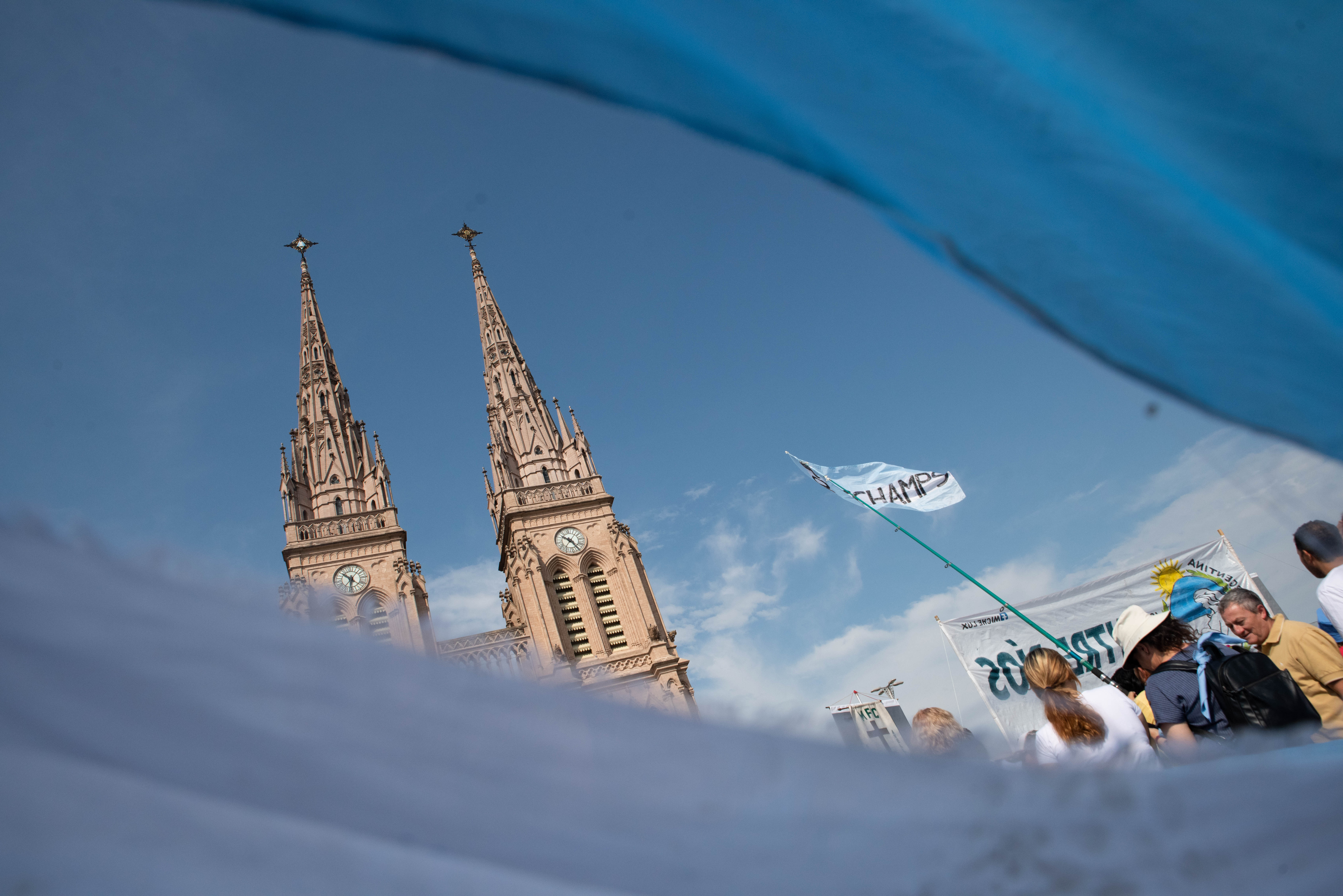 “Si no hay fraternidad siempre habrá buitres dispuestos a rapiñar nuestro país” (Mons. Ojea, en la misa en Luján por las Mujeres y por la Vida - 8 de Marzo)